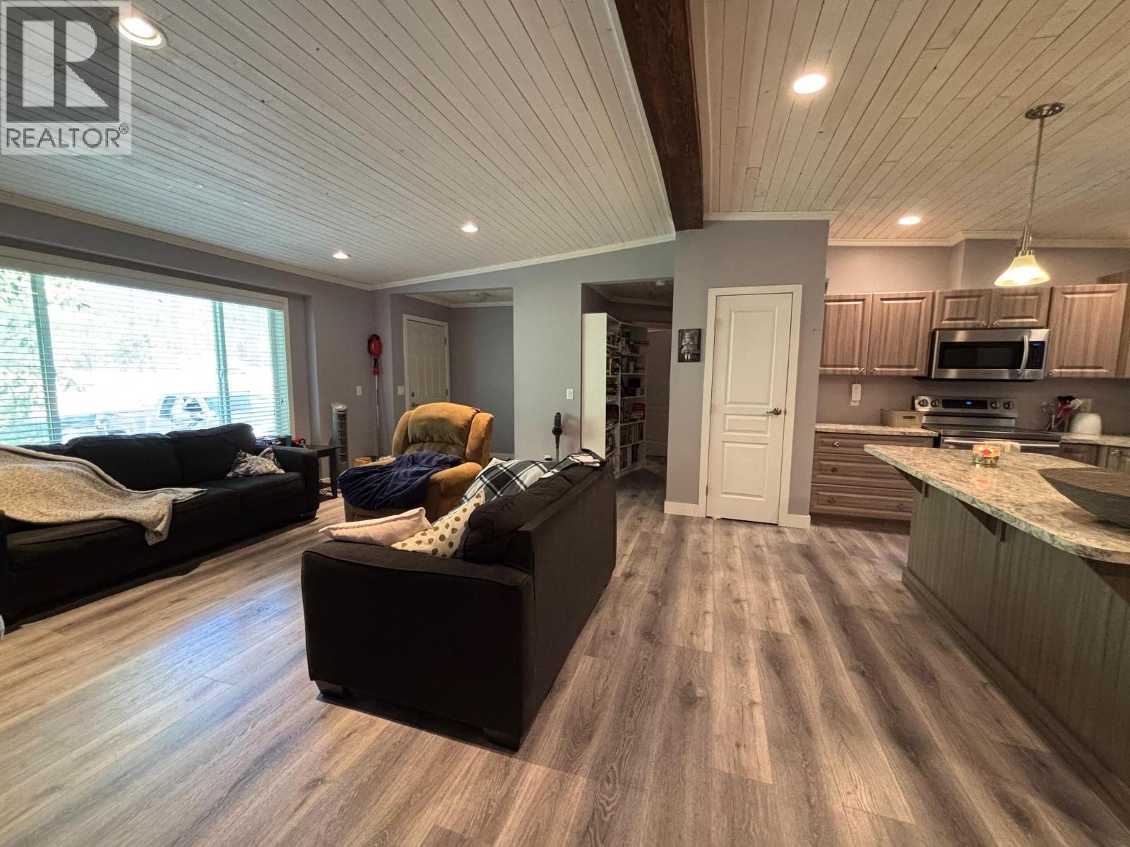 3520 33 HIGHWAY - 11