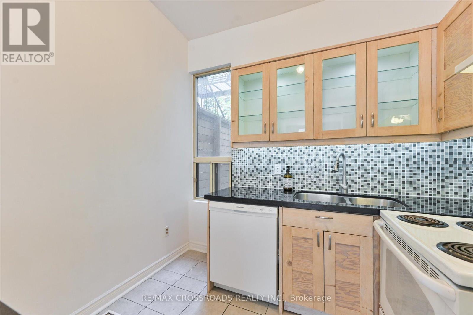 Photo 18 of 269 Ontario Street, Toronto ON