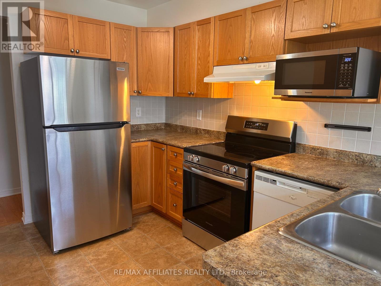Photo 13 of 1008 Klondike Road, Ottawa ON