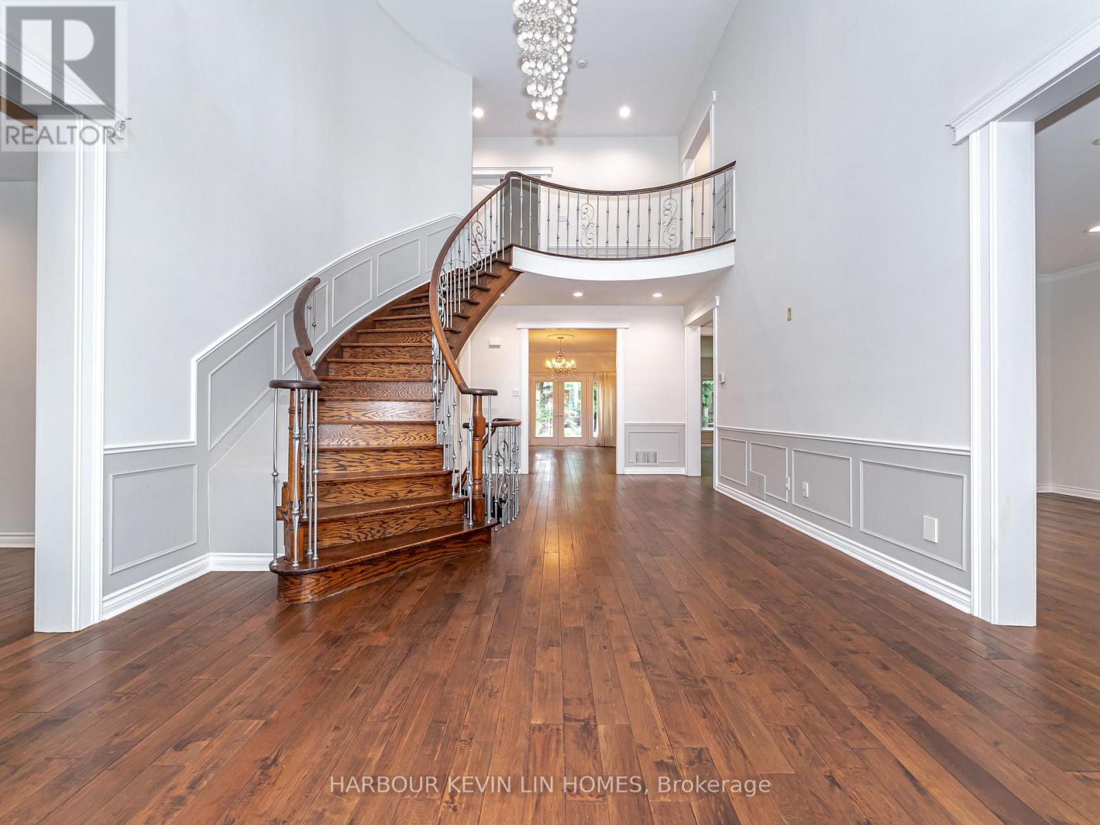 Photo 10 of 10 Edmund Crescent, Richmond Hill ON
