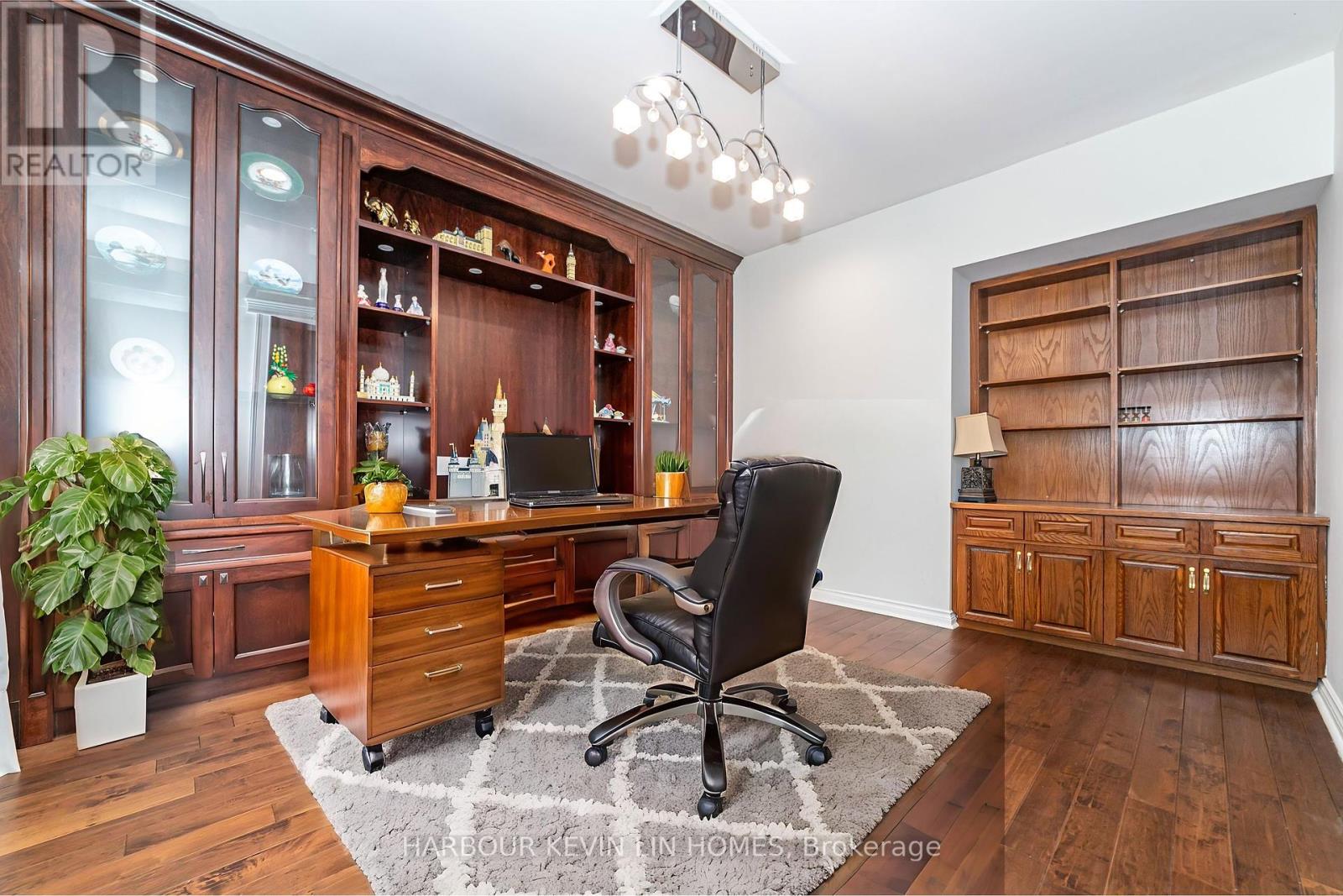 Photo 13 of 10 Edmund Crescent, Richmond Hill ON