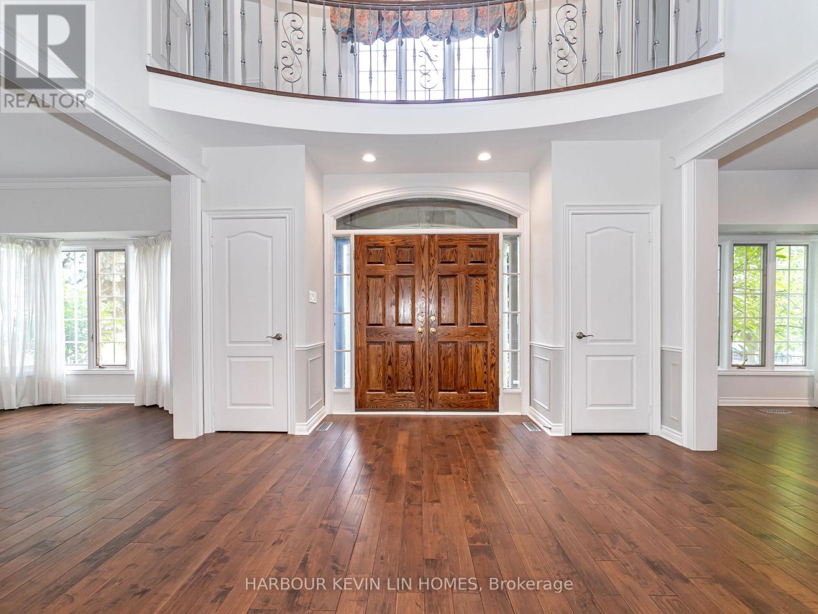 Photo 15 of 10 Edmund Crescent, Richmond Hill ON