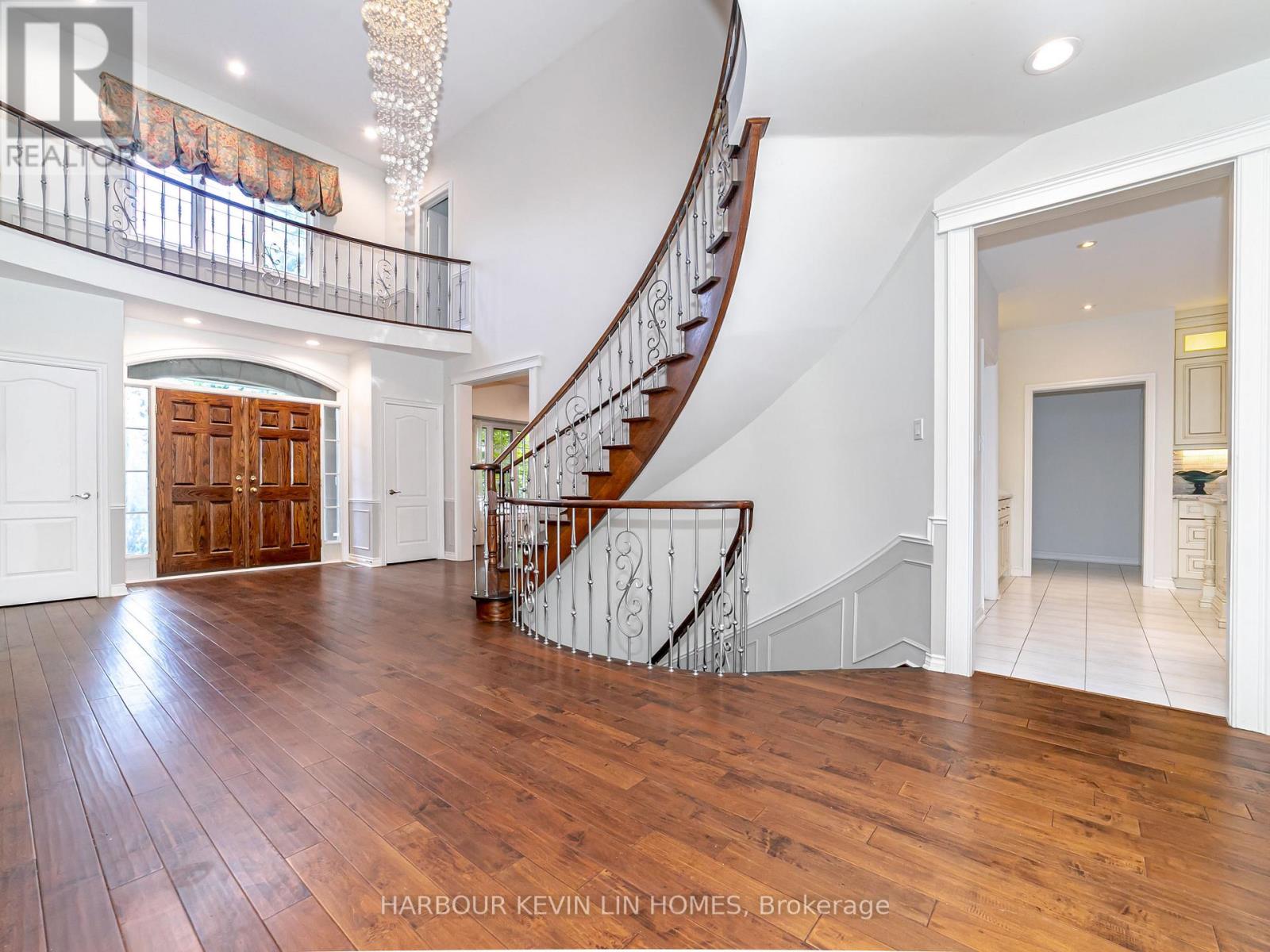 Photo 36 of 10 Edmund Crescent, Richmond Hill ON
