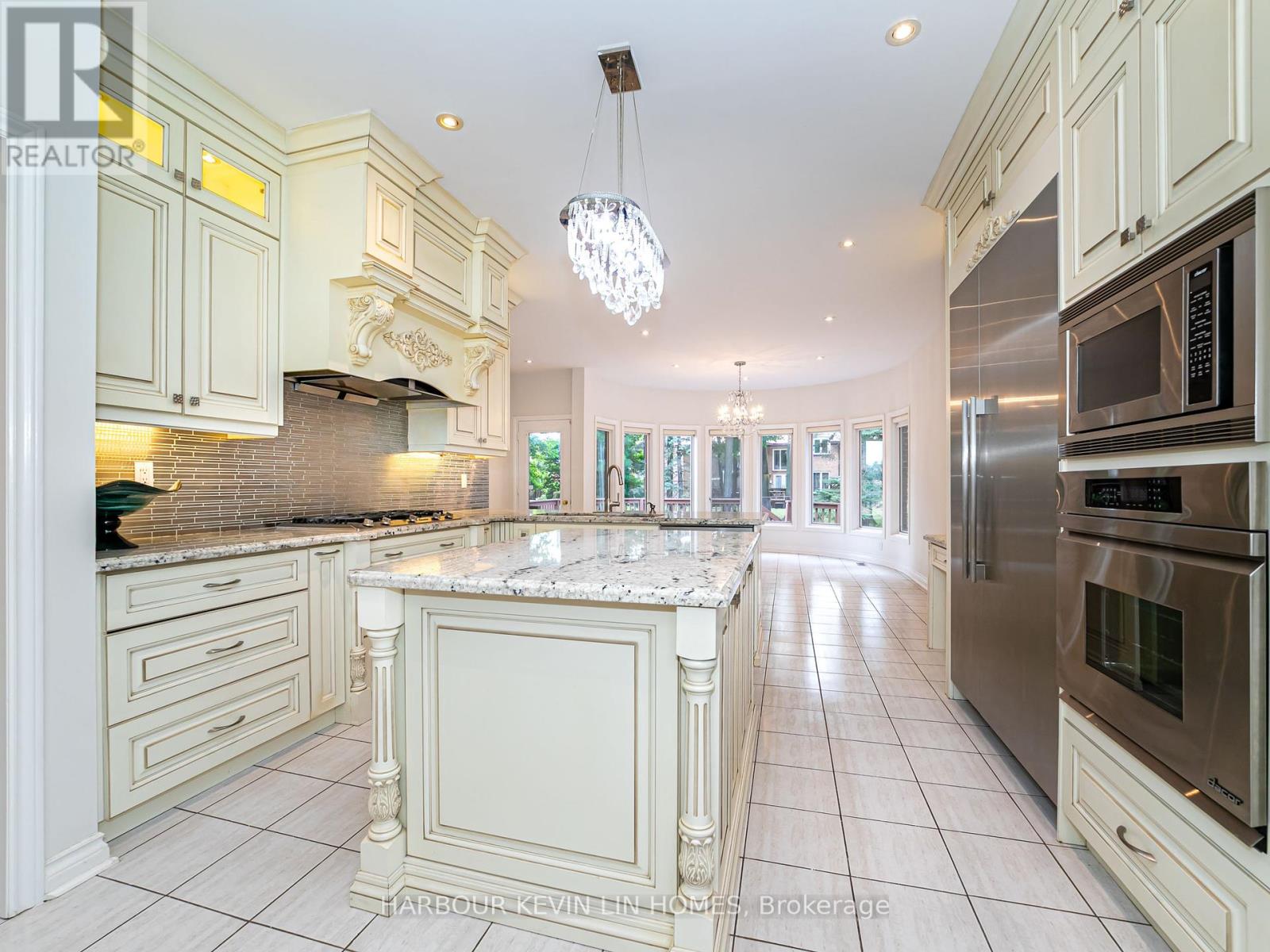Photo 16 of 10 Edmund Crescent, Richmond Hill ON