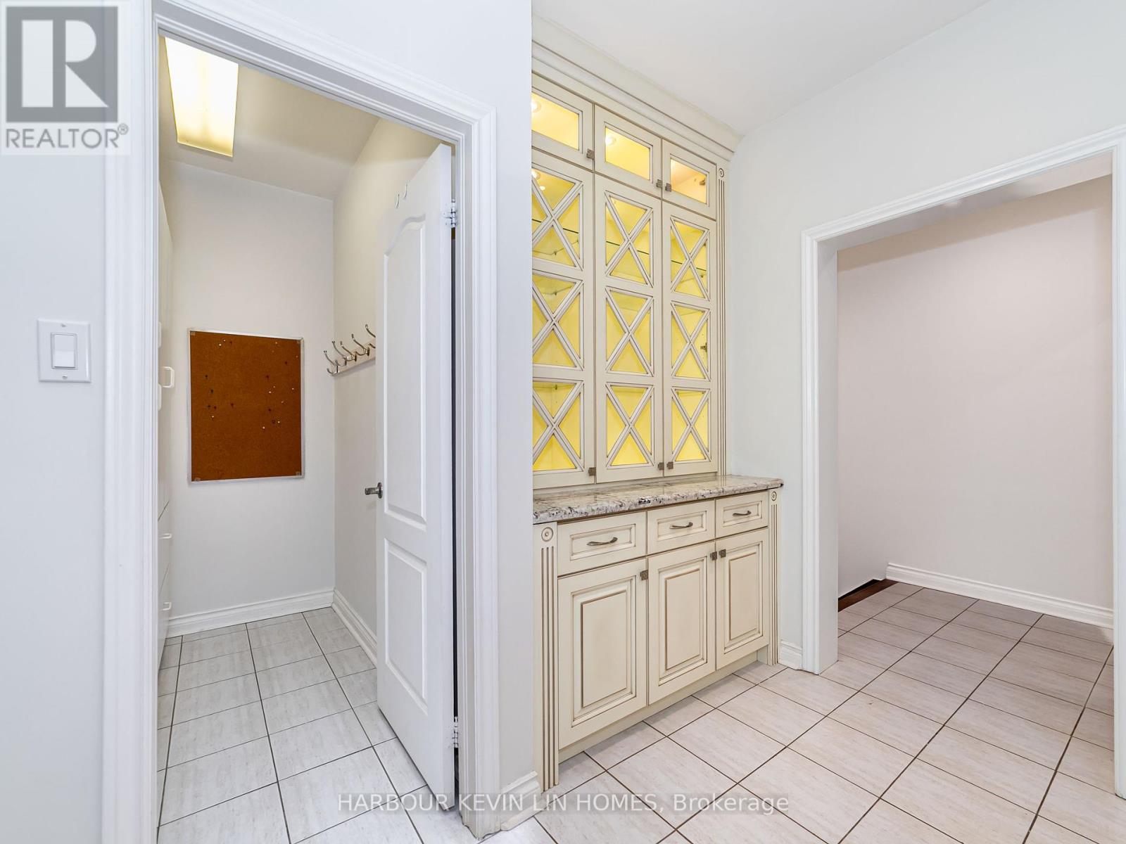 Photo 26 of 10 Edmund Crescent, Richmond Hill ON