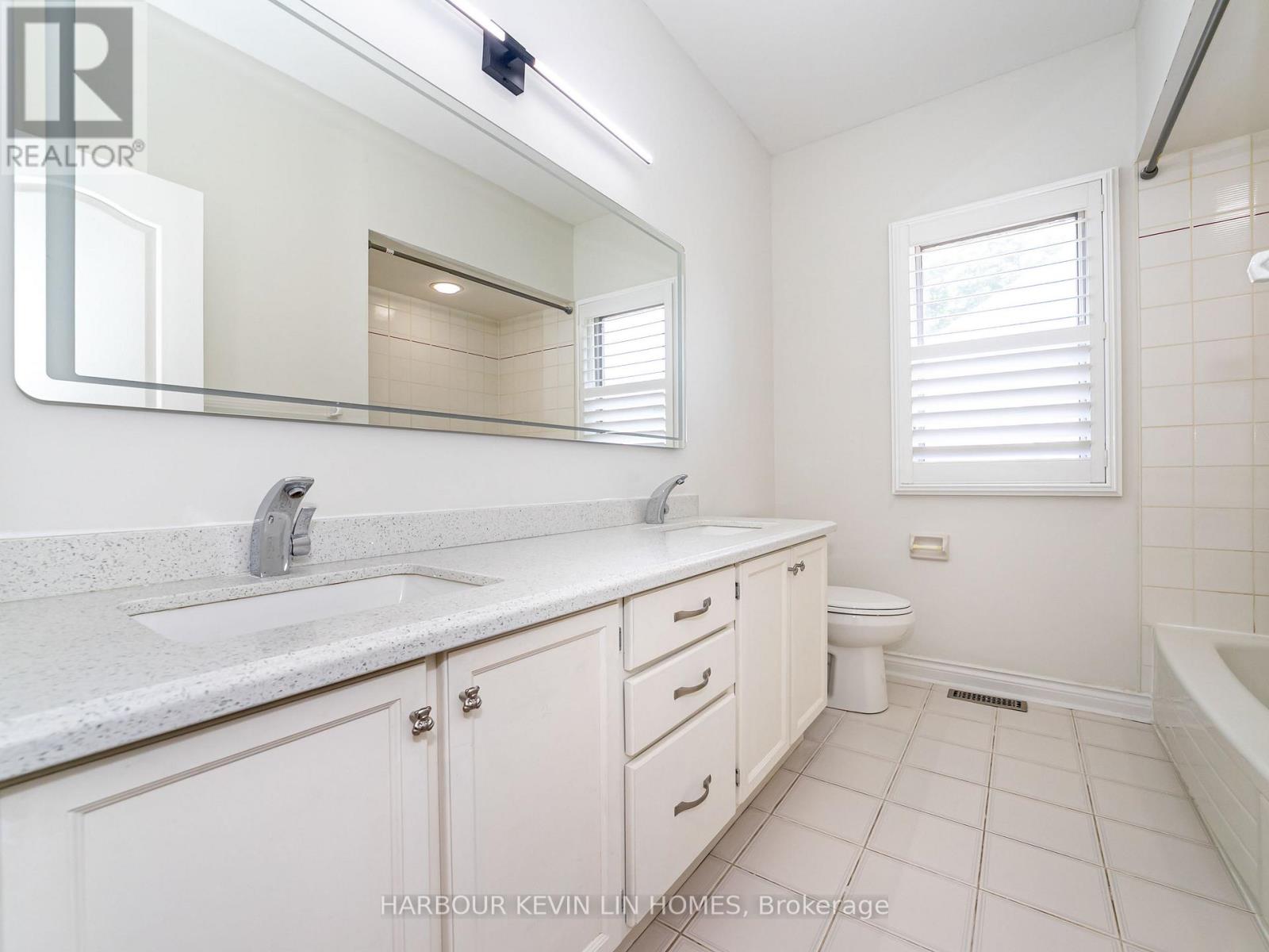 Photo 21 of 10 Edmund Crescent, Richmond Hill ON