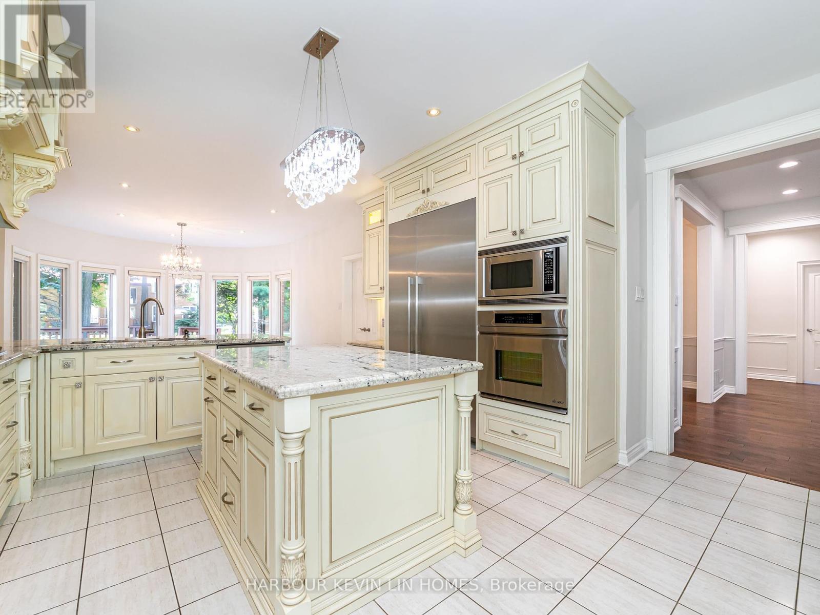 Photo 30 of 10 Edmund Crescent, Richmond Hill ON