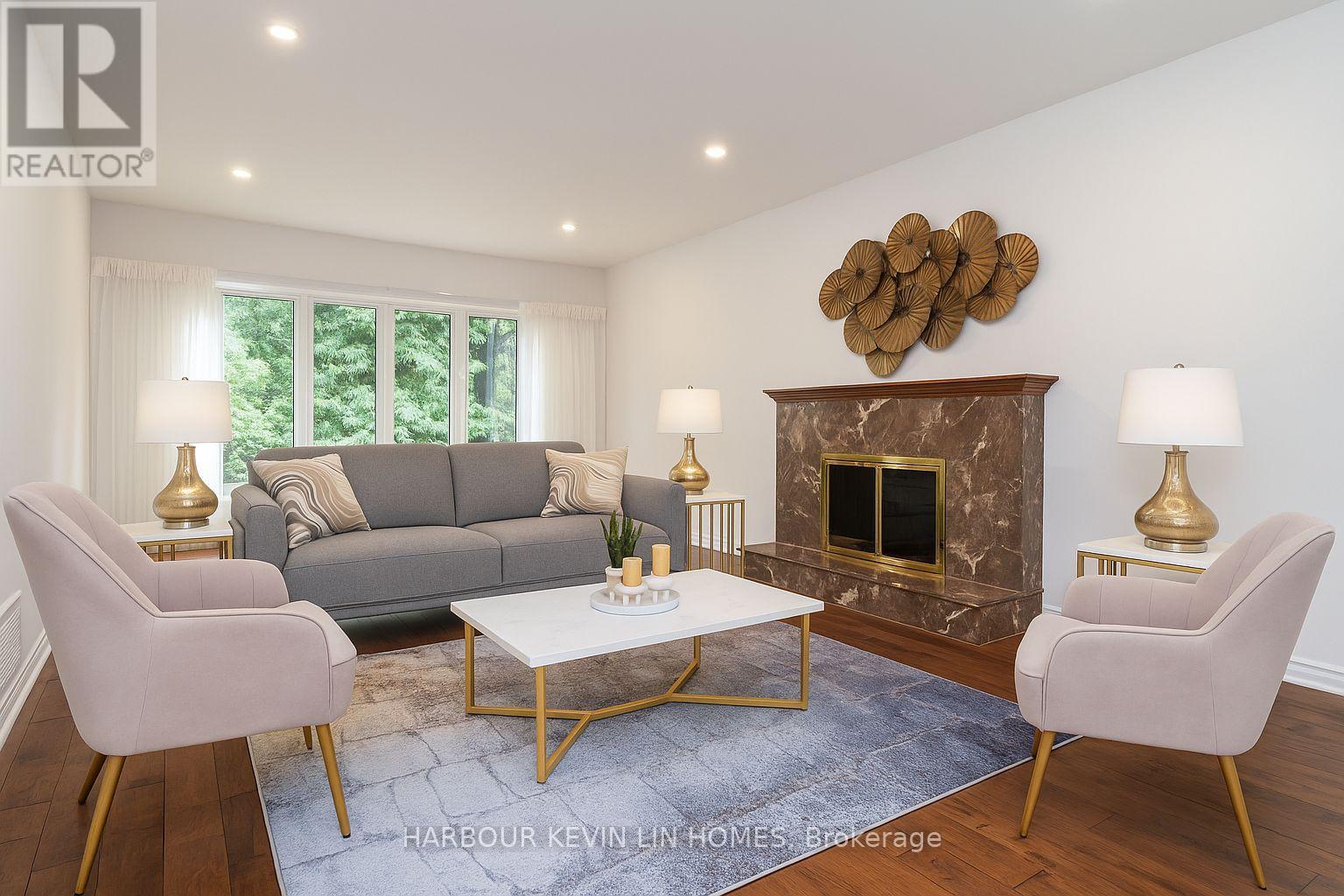 Photo 5 of 10 Edmund Crescent, Richmond Hill ON