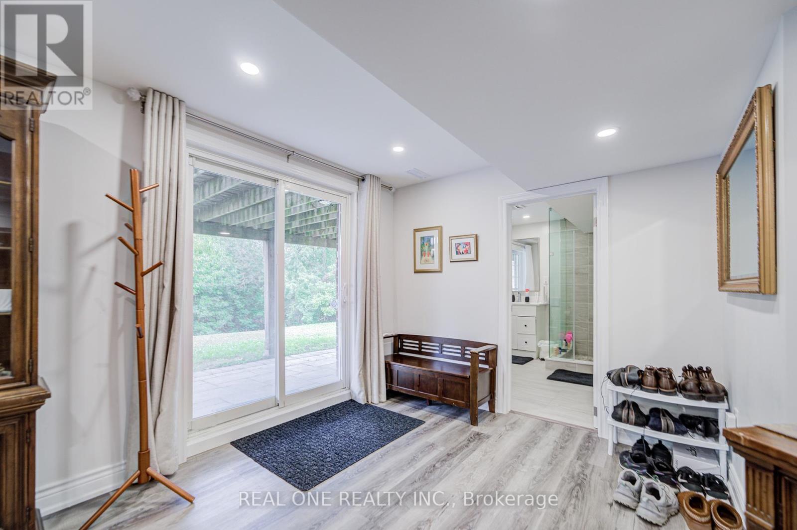 Photo 5 of 21 Moraine Ridge Drive, Richmond Hill ON