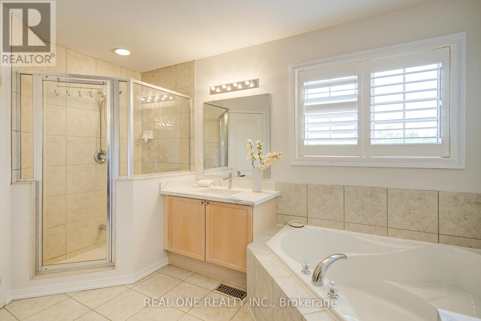 Photo 36 of 21 Moraine Ridge Drive, Richmond Hill ON