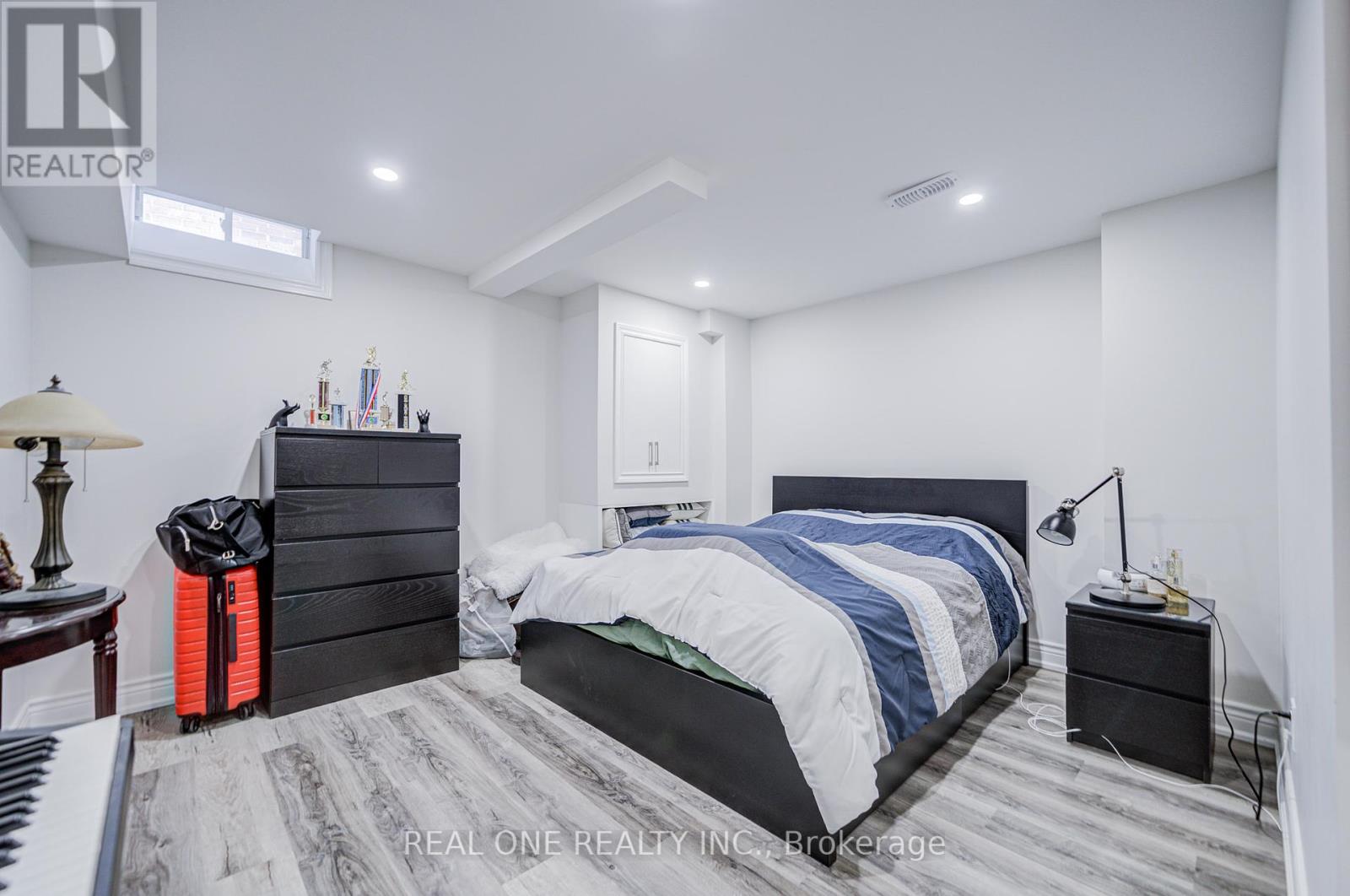 Photo 8 of 21 Moraine Ridge Drive, Richmond Hill ON