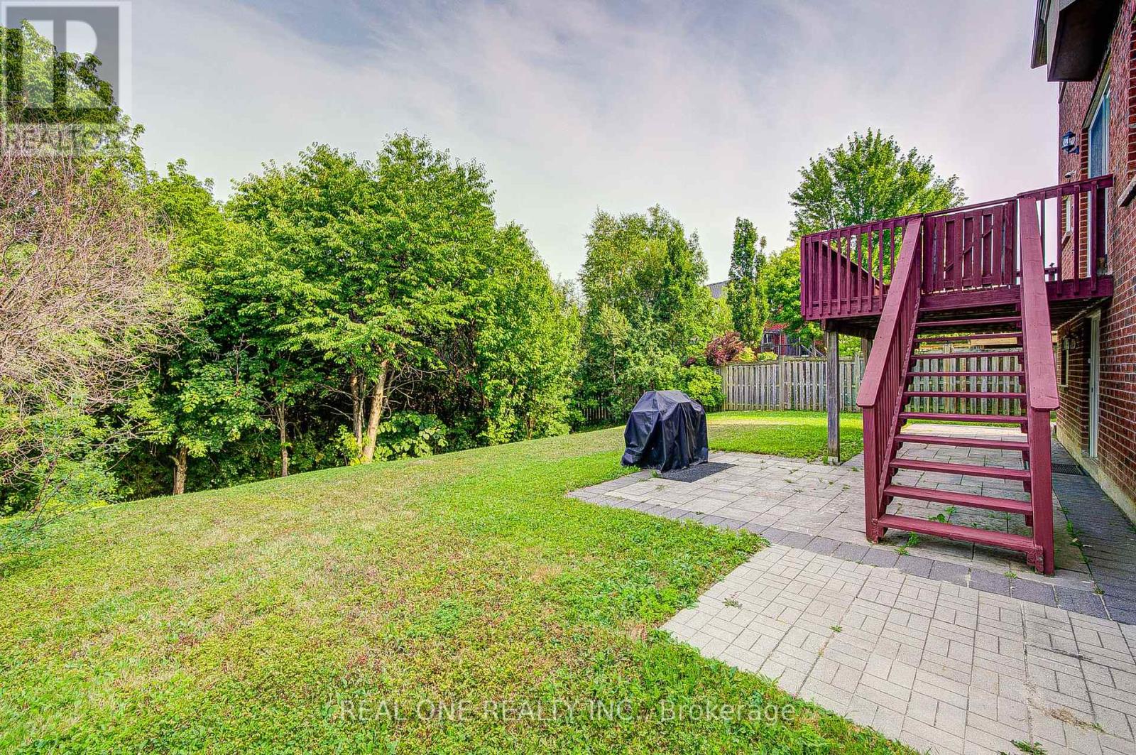 Photo 9 of 21 Moraine Ridge Drive, Richmond Hill ON