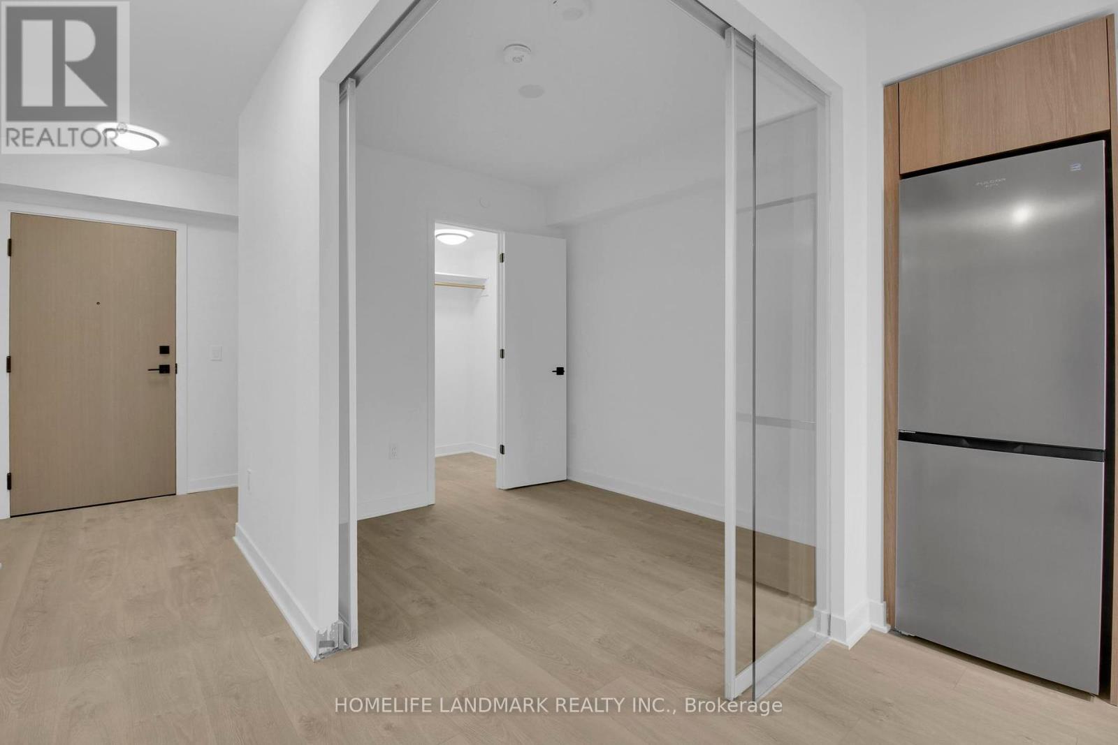 Photo 5 of 522 36 Zorra Street, Toronto ON