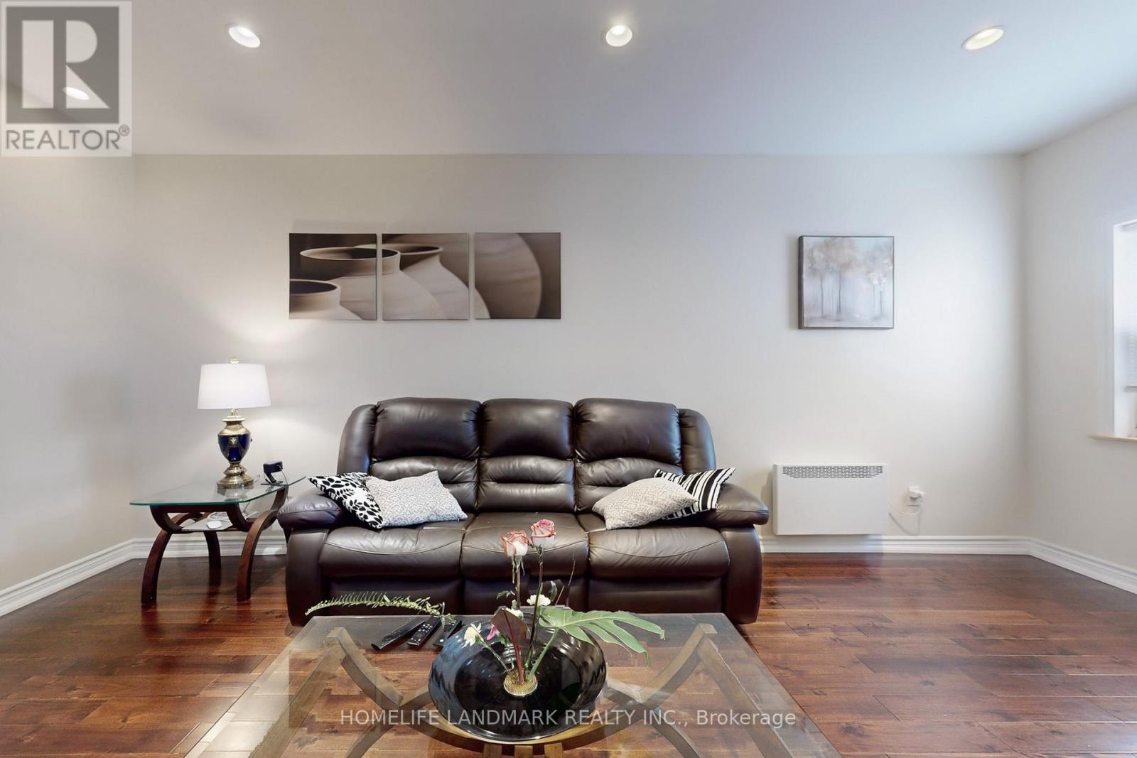 Photo 8 of 2603 Bromsgrove Road, Mississauga ON