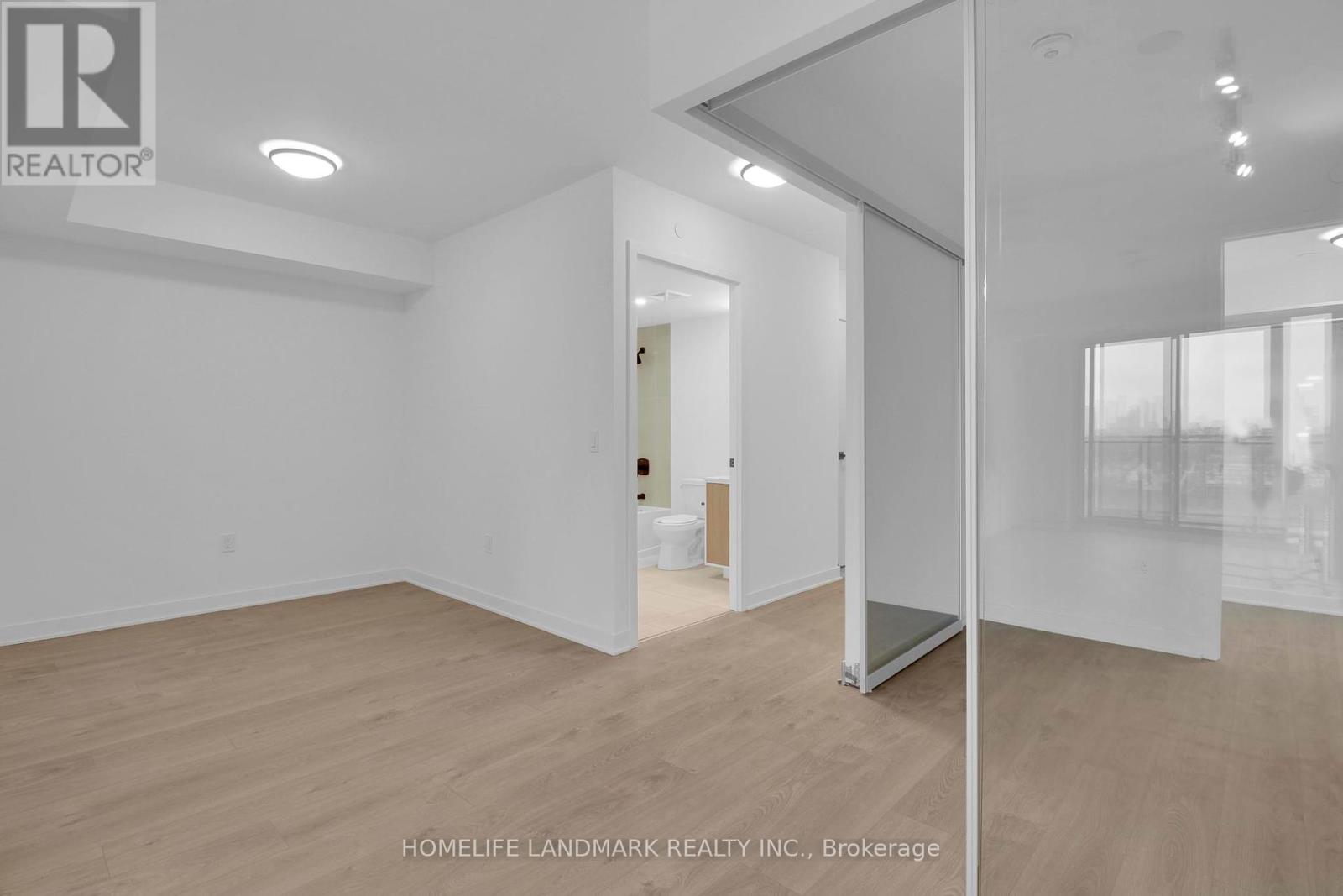 Photo 3 of 522 36 Zorra Street, Toronto ON