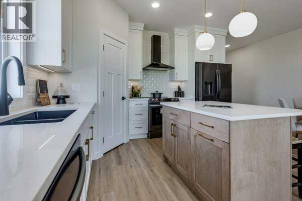 Photo 4 of 139 Gray Close, Sylvan Lake AB