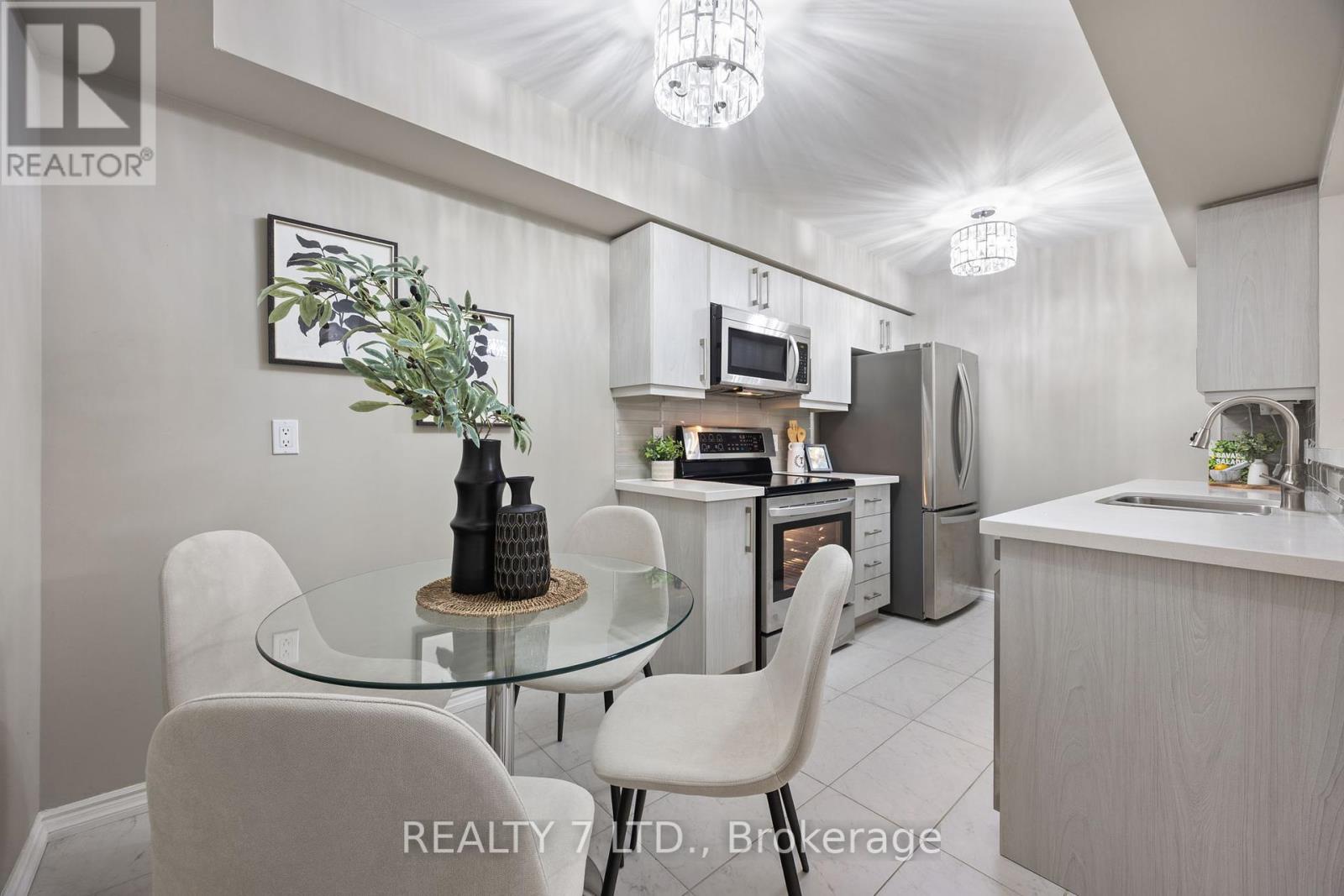 Photo 4 of 809 900 Steeles Avenue W, Vaughan ON