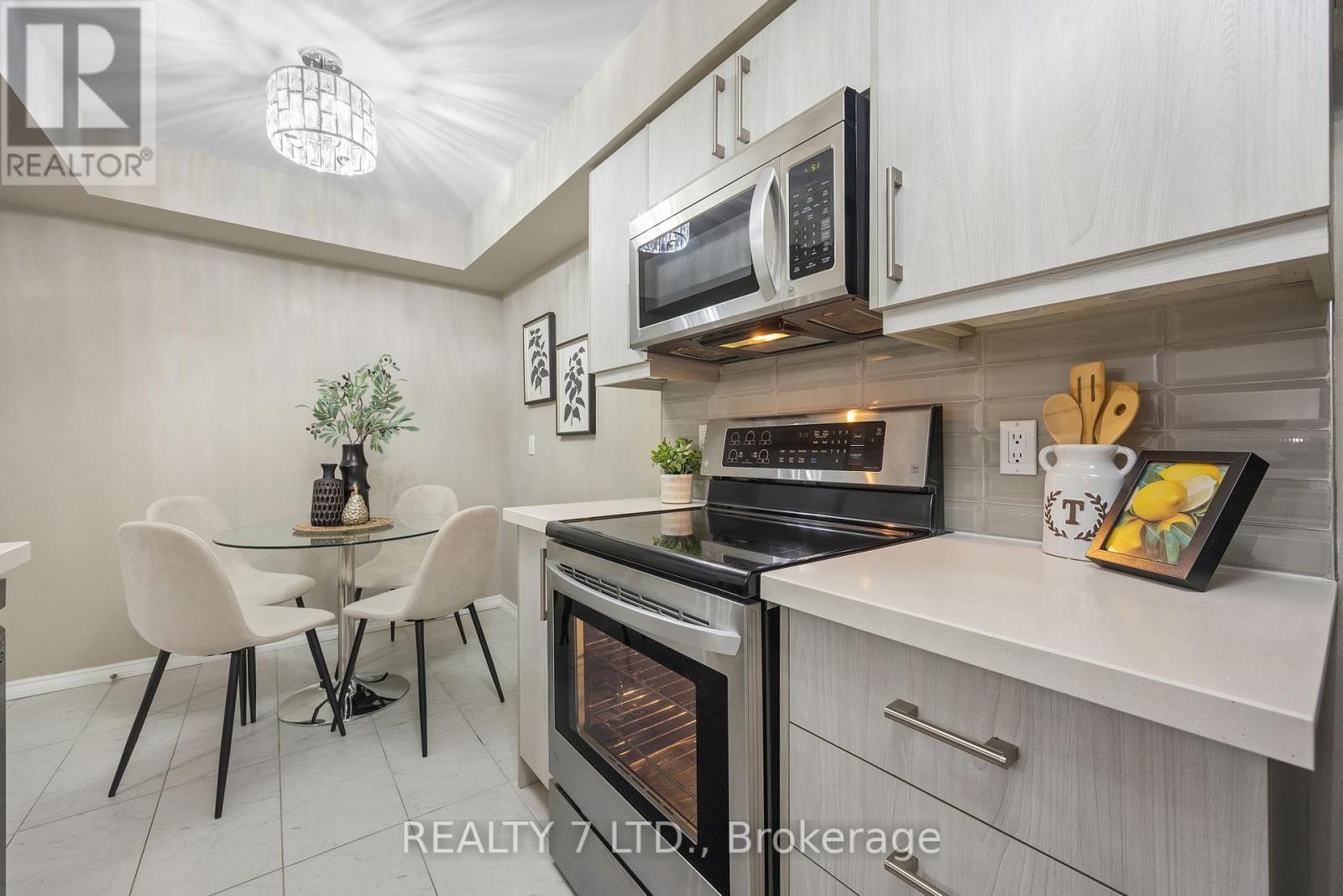 Photo 14 of 809 900 Steeles Avenue W, Vaughan ON