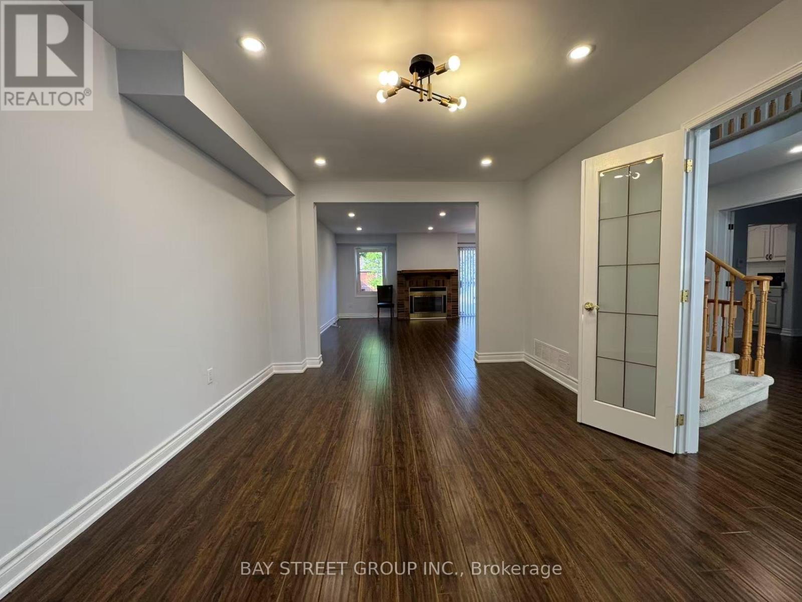 Photo 9 of 4131 Colonial Drive, Mississauga ON