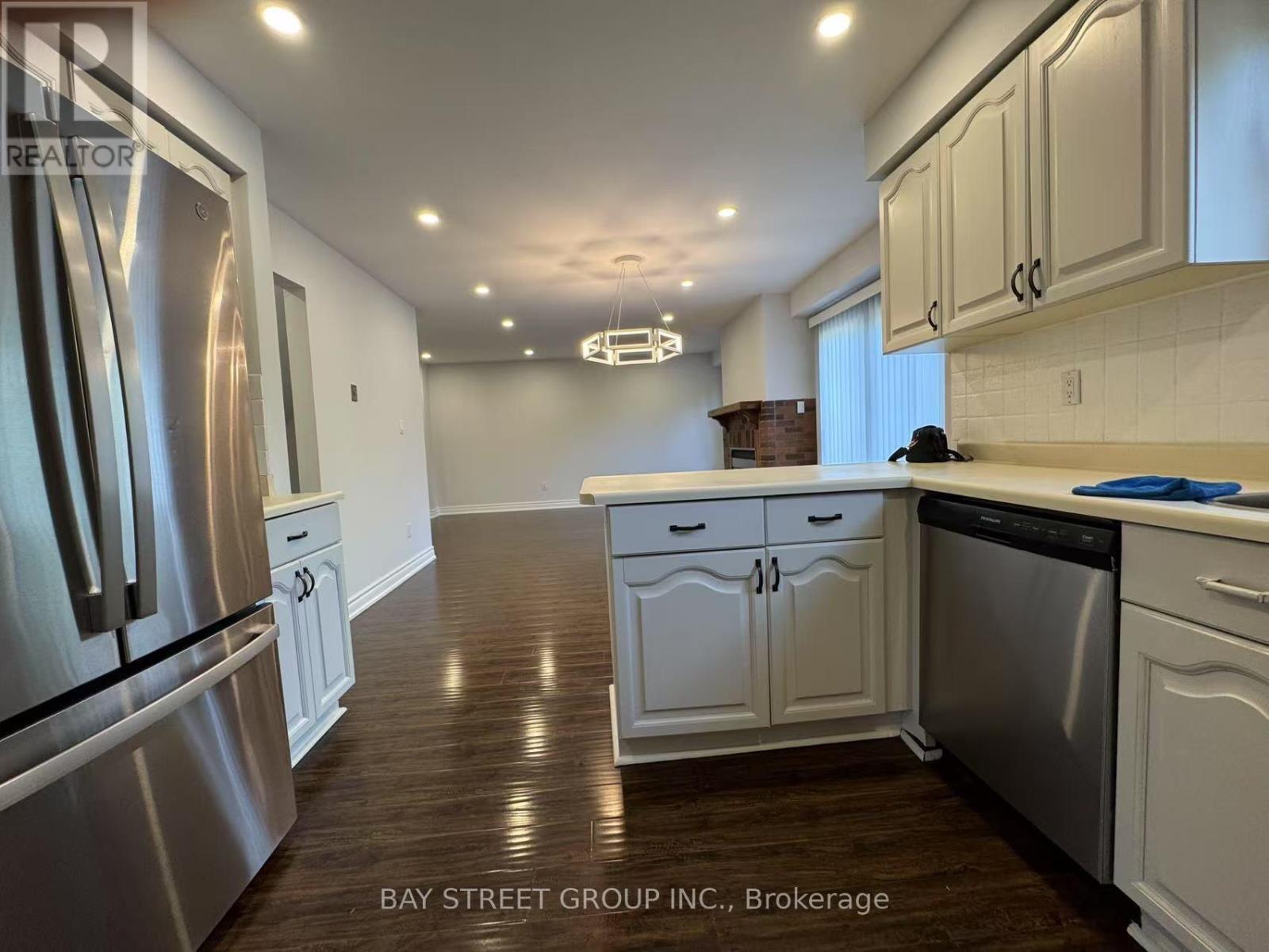 Photo 16 of 4131 Colonial Drive, Mississauga ON