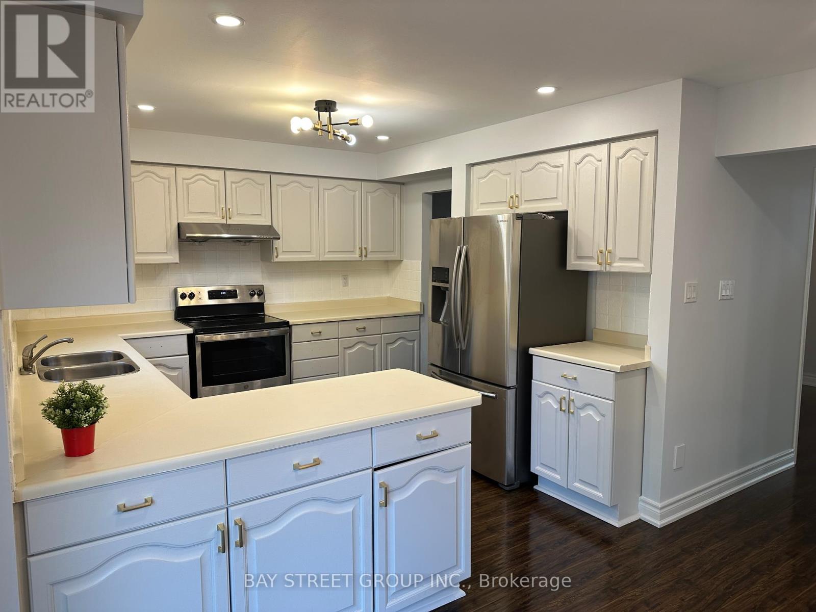 Photo 10 of 4131 Colonial Drive, Mississauga ON