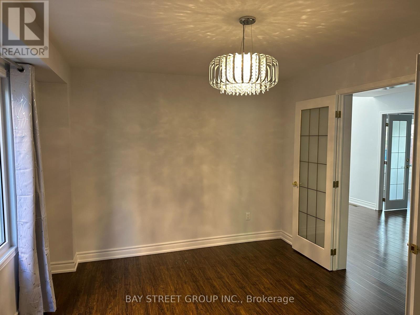 Photo 13 of 4131 Colonial Drive, Mississauga ON