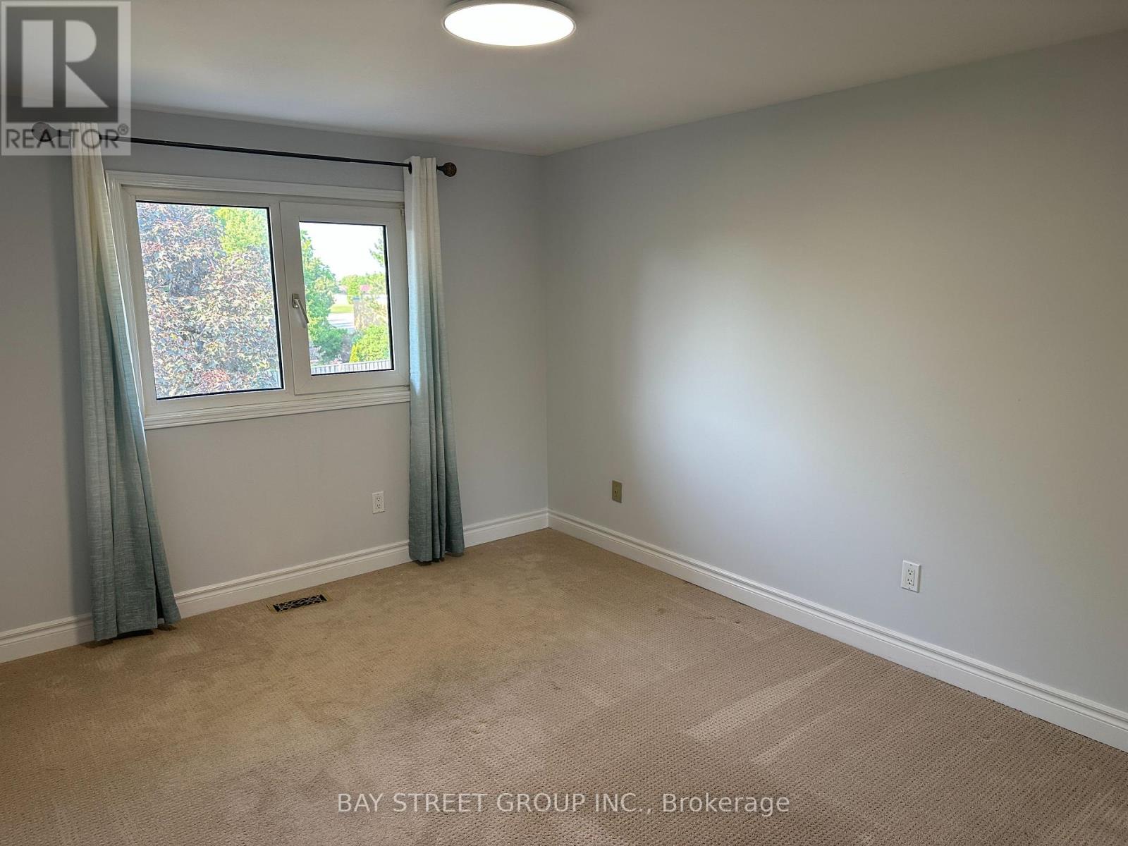 Photo 5 of 4131 Colonial Drive, Mississauga ON