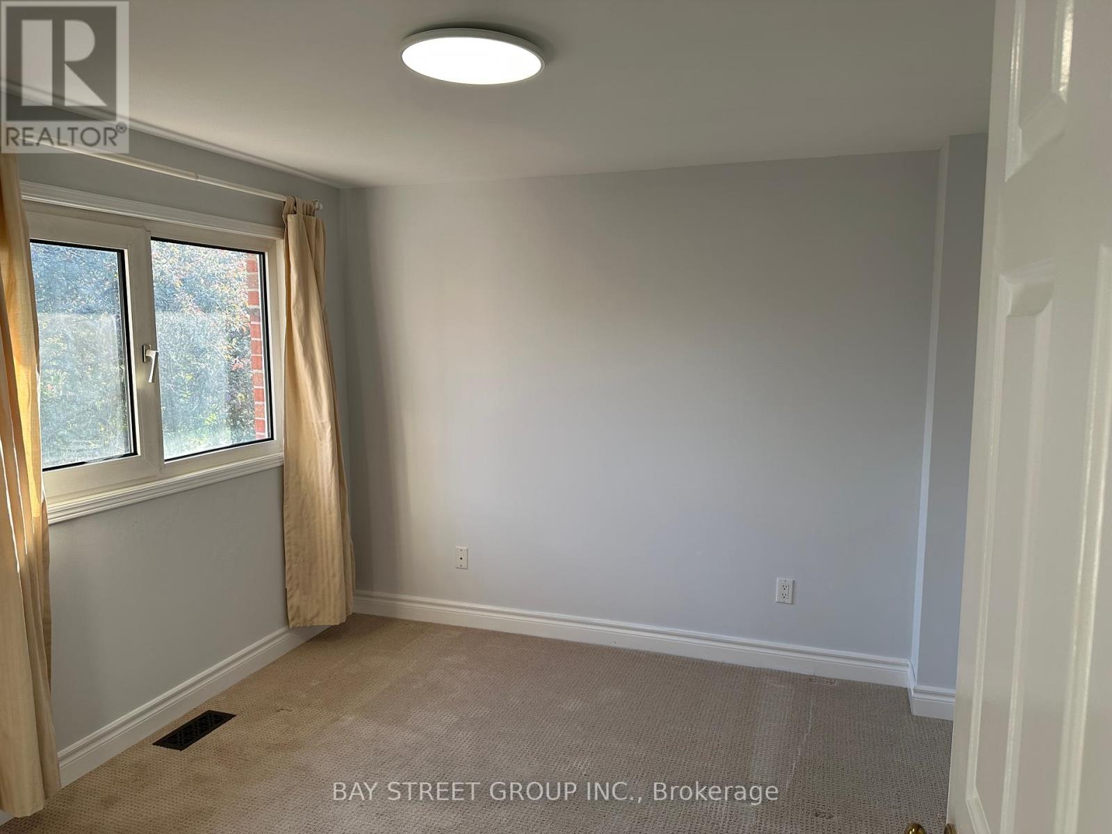 Photo 6 of 4131 Colonial Drive, Mississauga ON