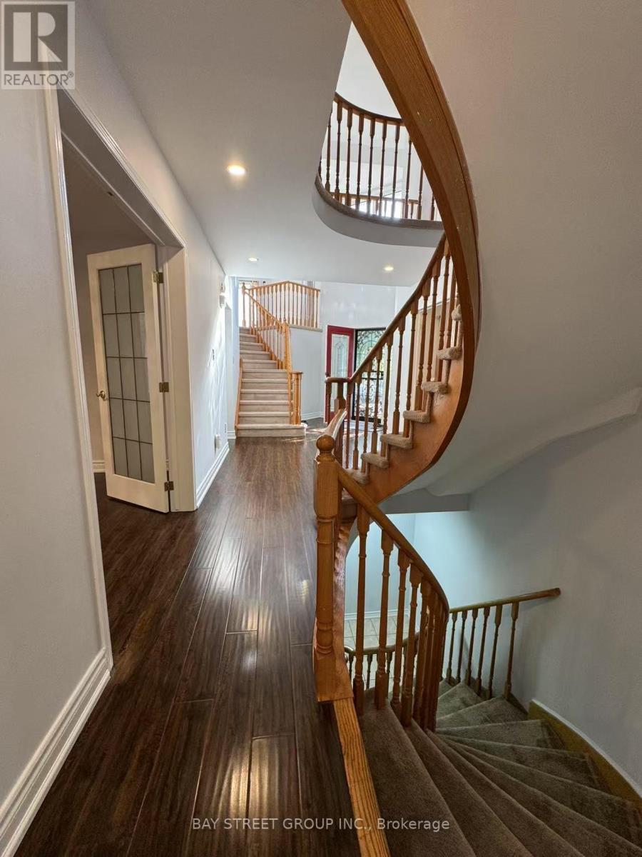 Photo 7 of 4131 Colonial Drive, Mississauga ON