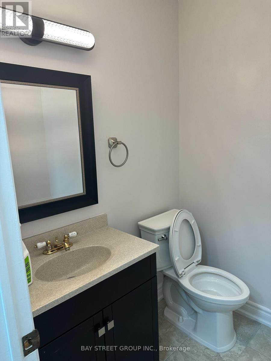 Photo 12 of 4131 Colonial Drive, Mississauga ON