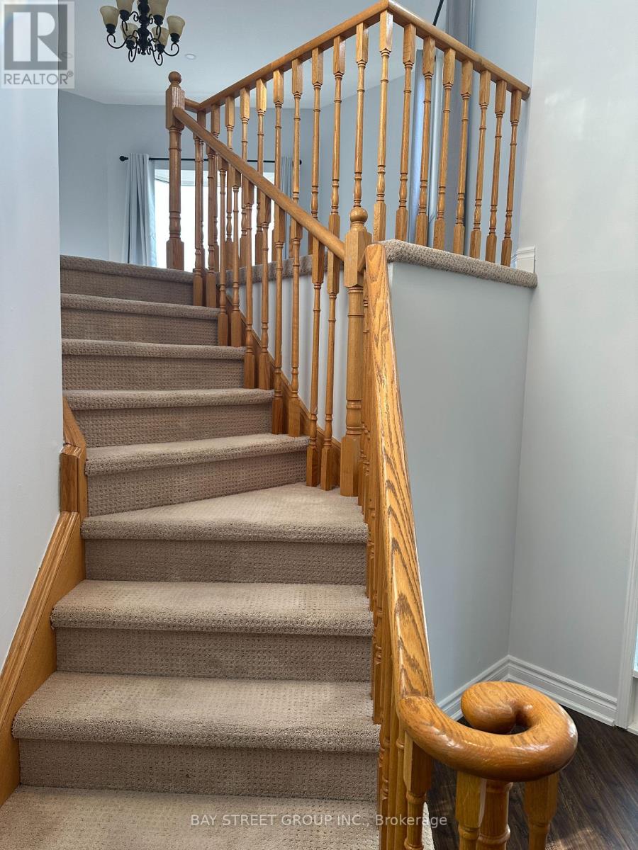 Photo 8 of 4131 Colonial Drive, Mississauga ON
