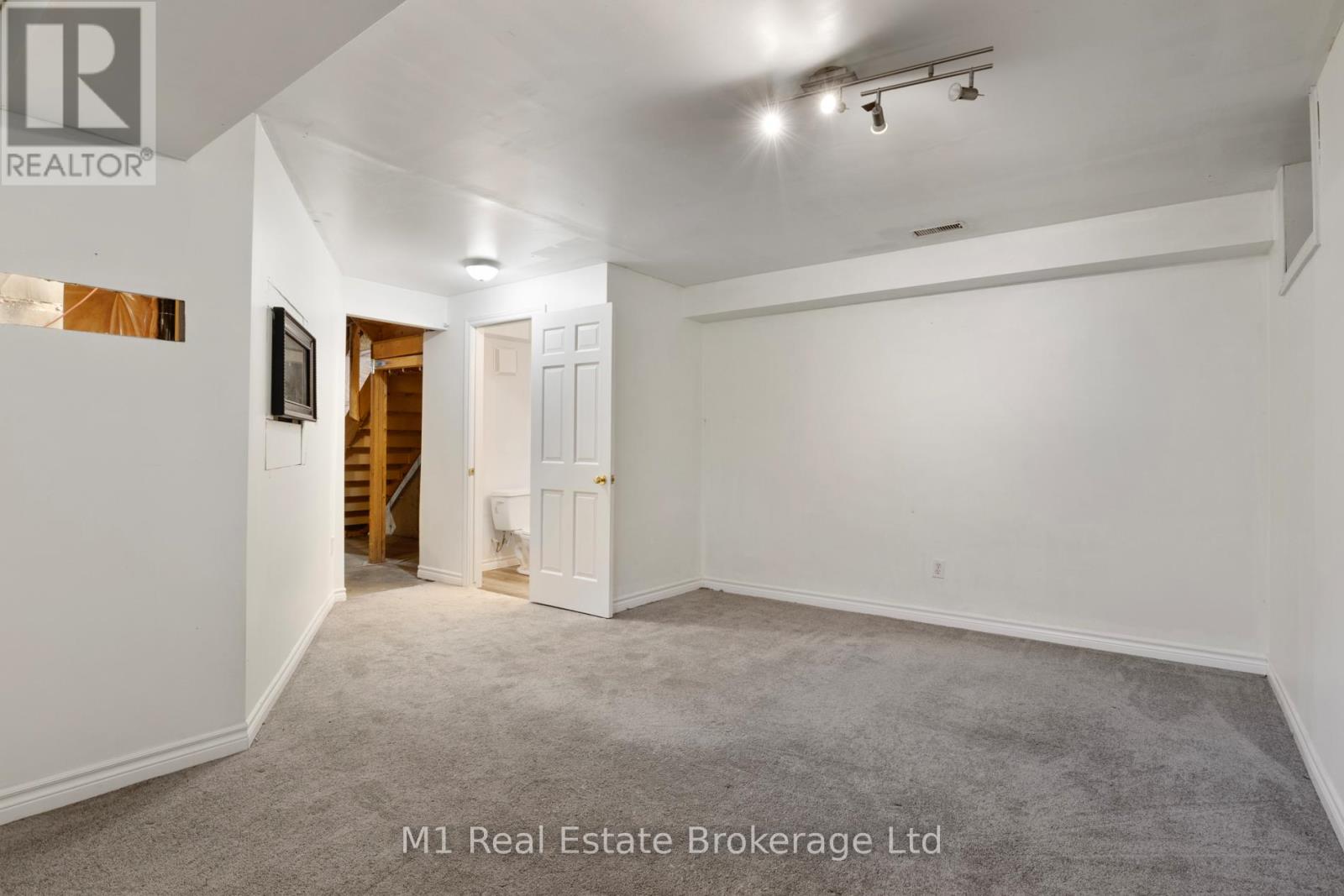 Photo 23 of 710 Denny Gate, Centre Wellington ON