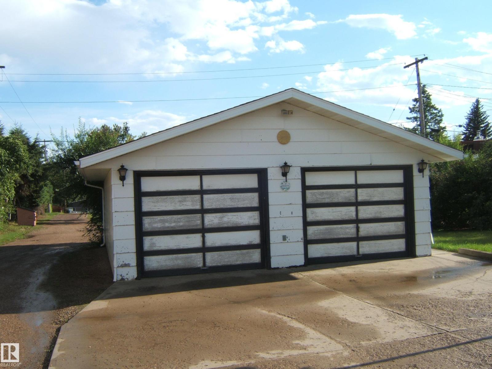 Photo 3 of 4807 54 Av, Two Hills AB