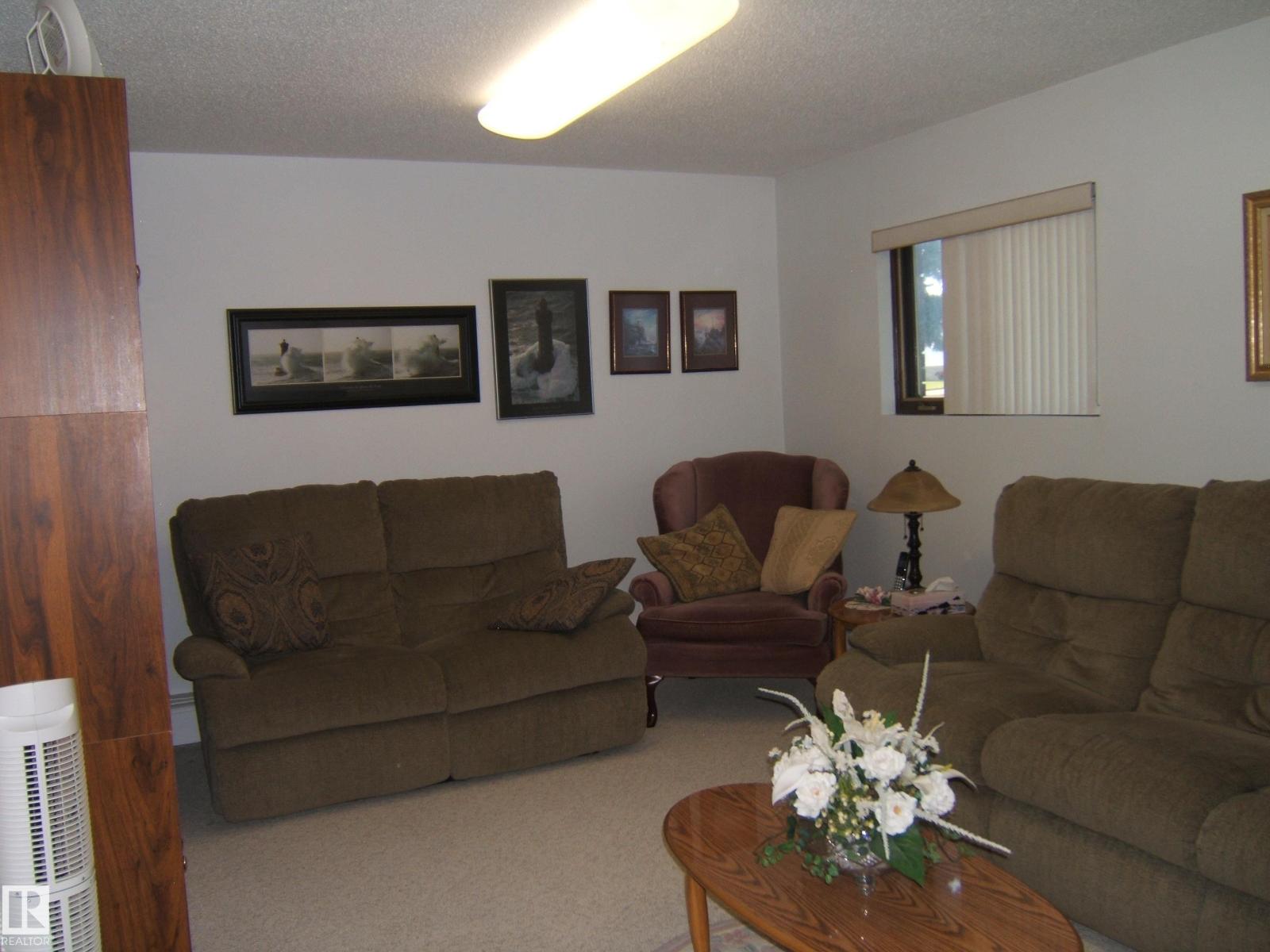 Photo 33 of 4807 54 Av, Two Hills AB