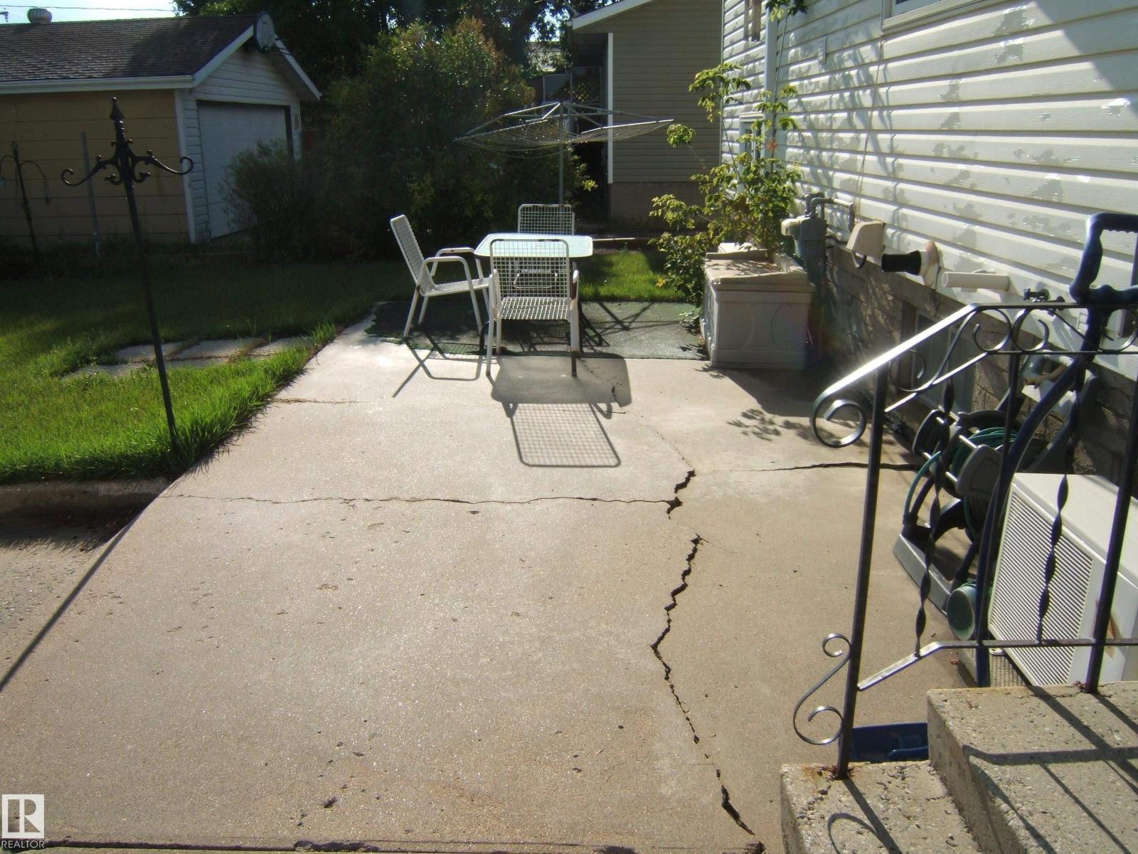 Photo 7 of 4807 54 Av, Two Hills AB