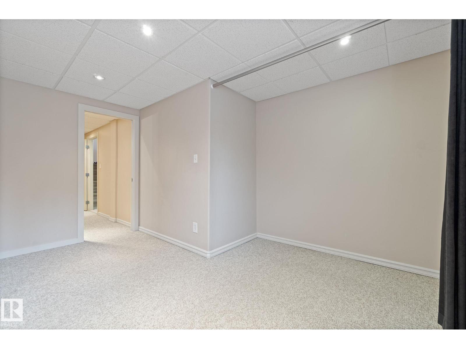 Photo 3 of 818 Barnes Link Li Sw, Edmonton AB