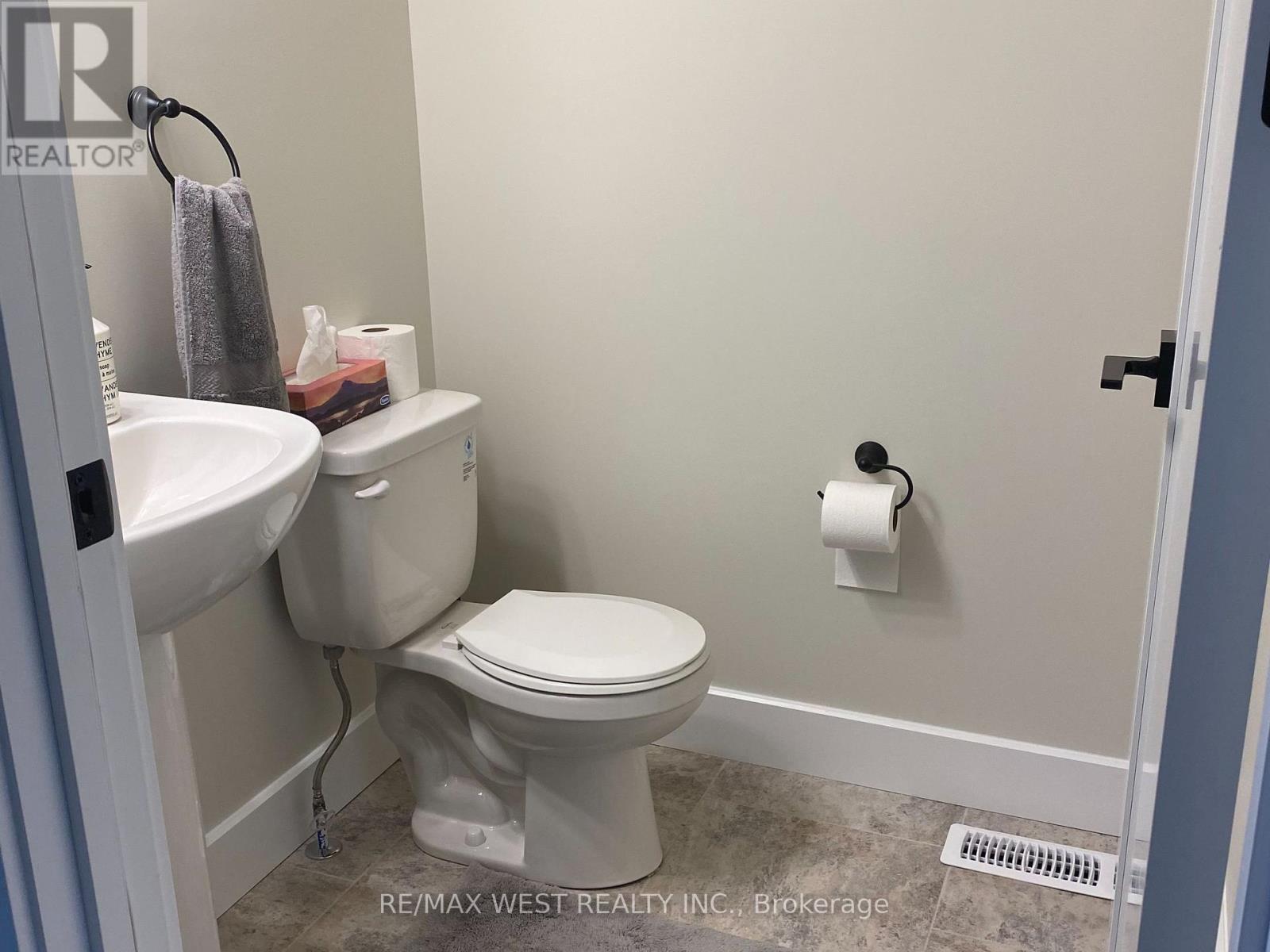 Photo 20 of 34 Dusenbury Drive, Loyalist ON