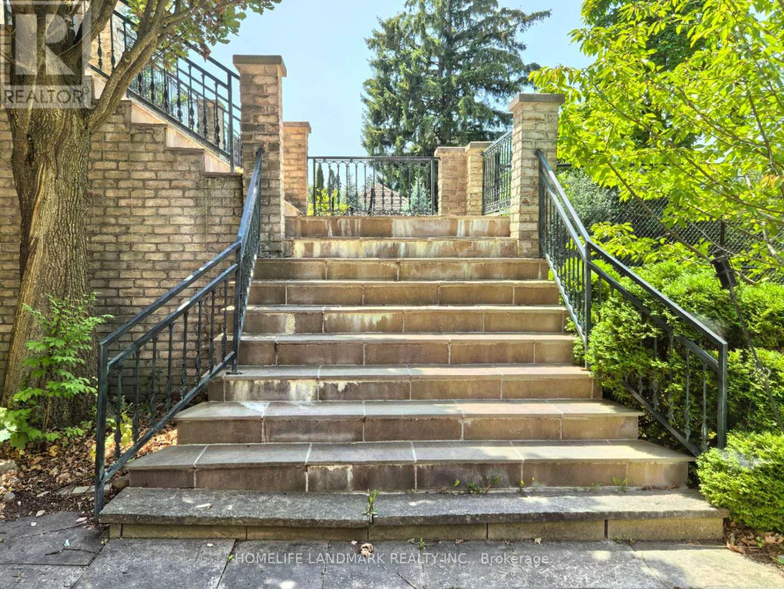 Photo 11 of 42 Maryvale Crescent, Richmond Hill ON