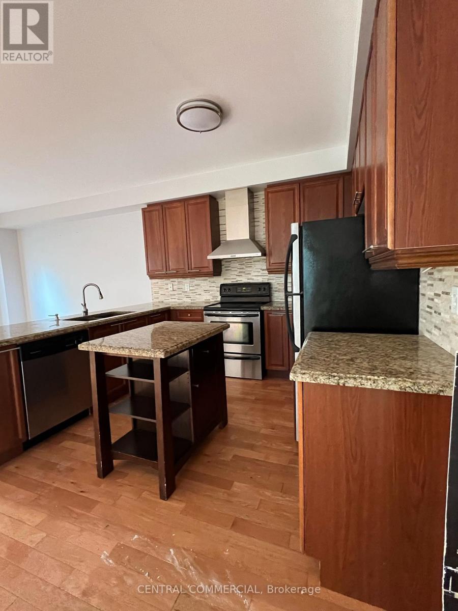 Photo 10 of 26 56 North Lake Road W, Richmond Hill ON