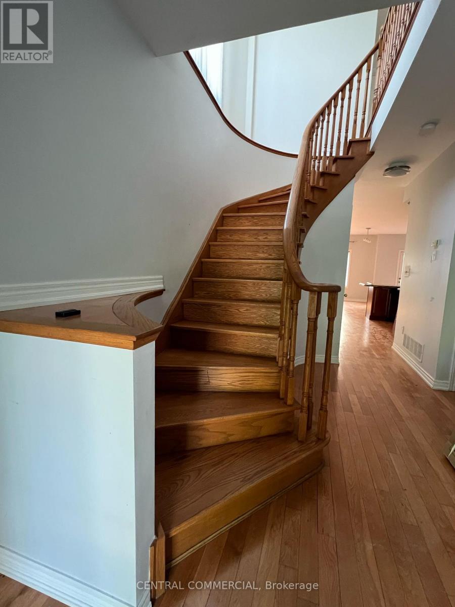 Photo 13 of 26 56 North Lake Road W, Richmond Hill ON