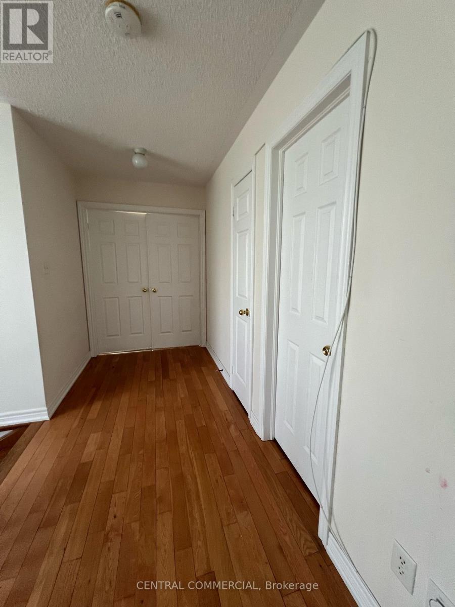Photo 15 of 26 56 North Lake Road W, Richmond Hill ON