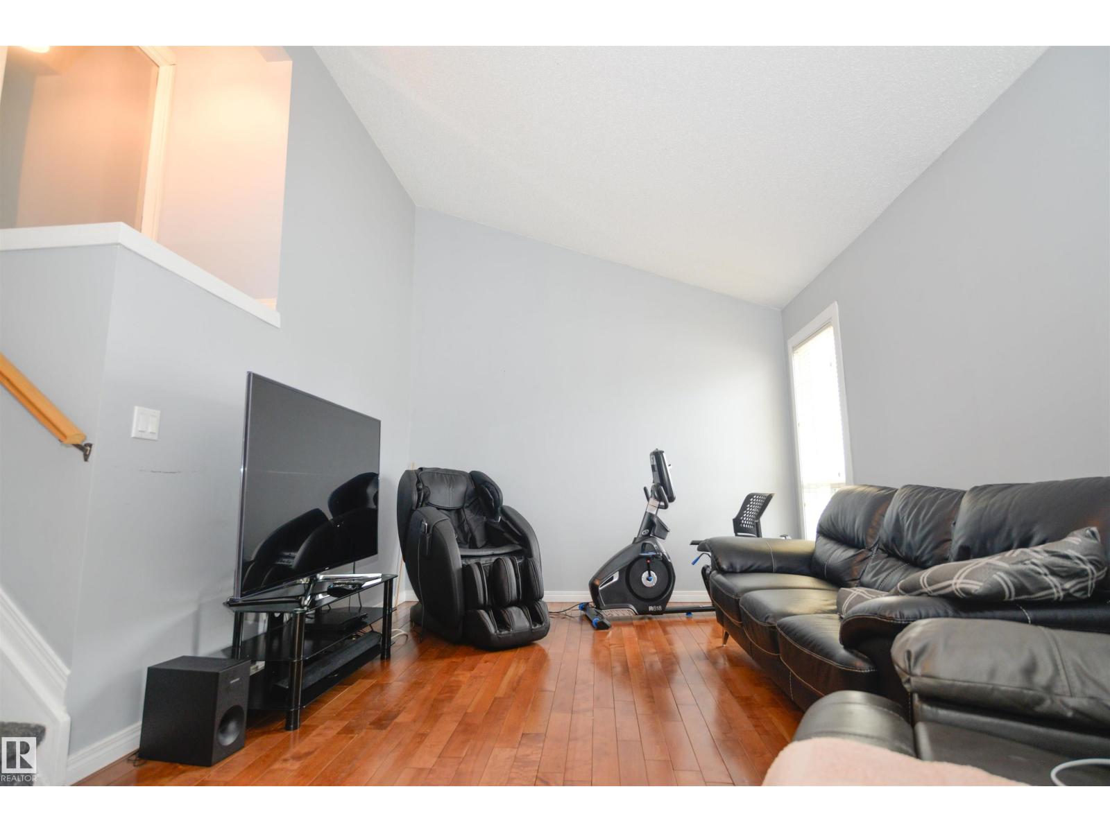 Photo 3 of 5658 19 A Av Nw, Edmonton AB
