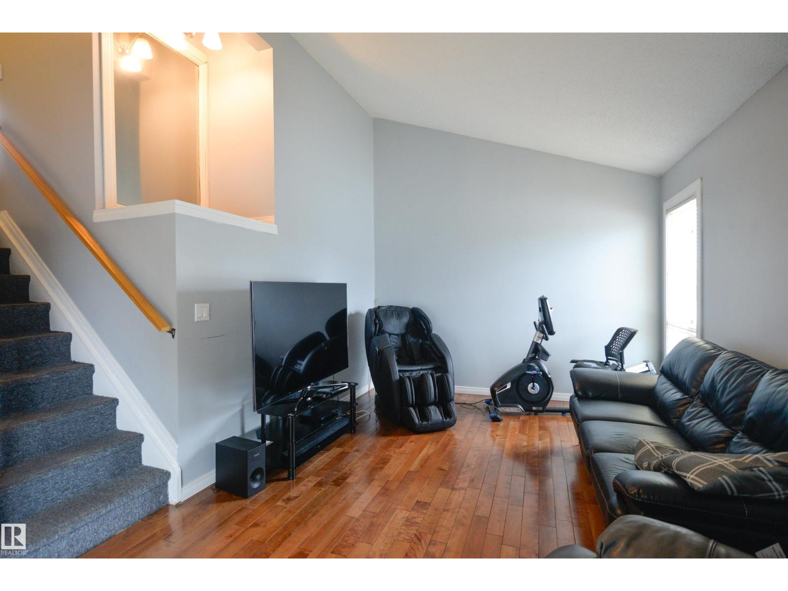 Photo 4 of 5658 19 A Av Nw, Edmonton AB