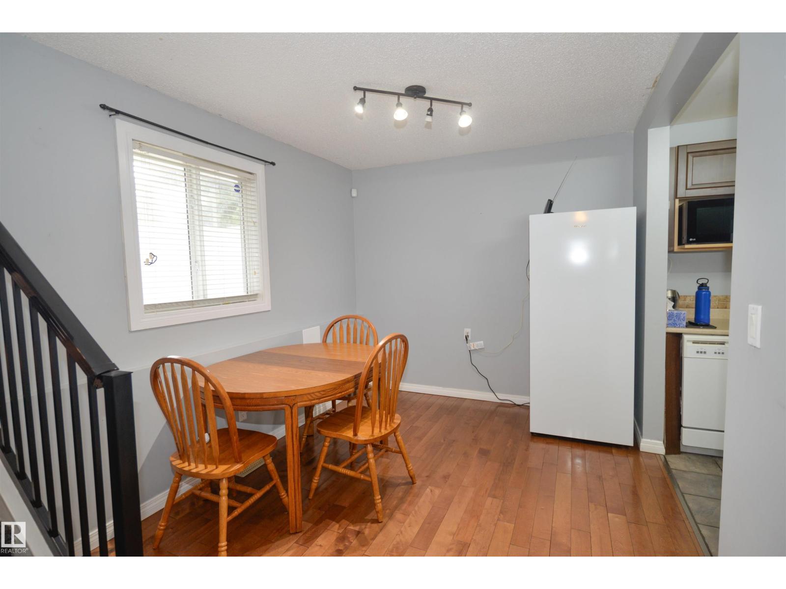 Photo 8 of 5658 19 A Av Nw, Edmonton AB