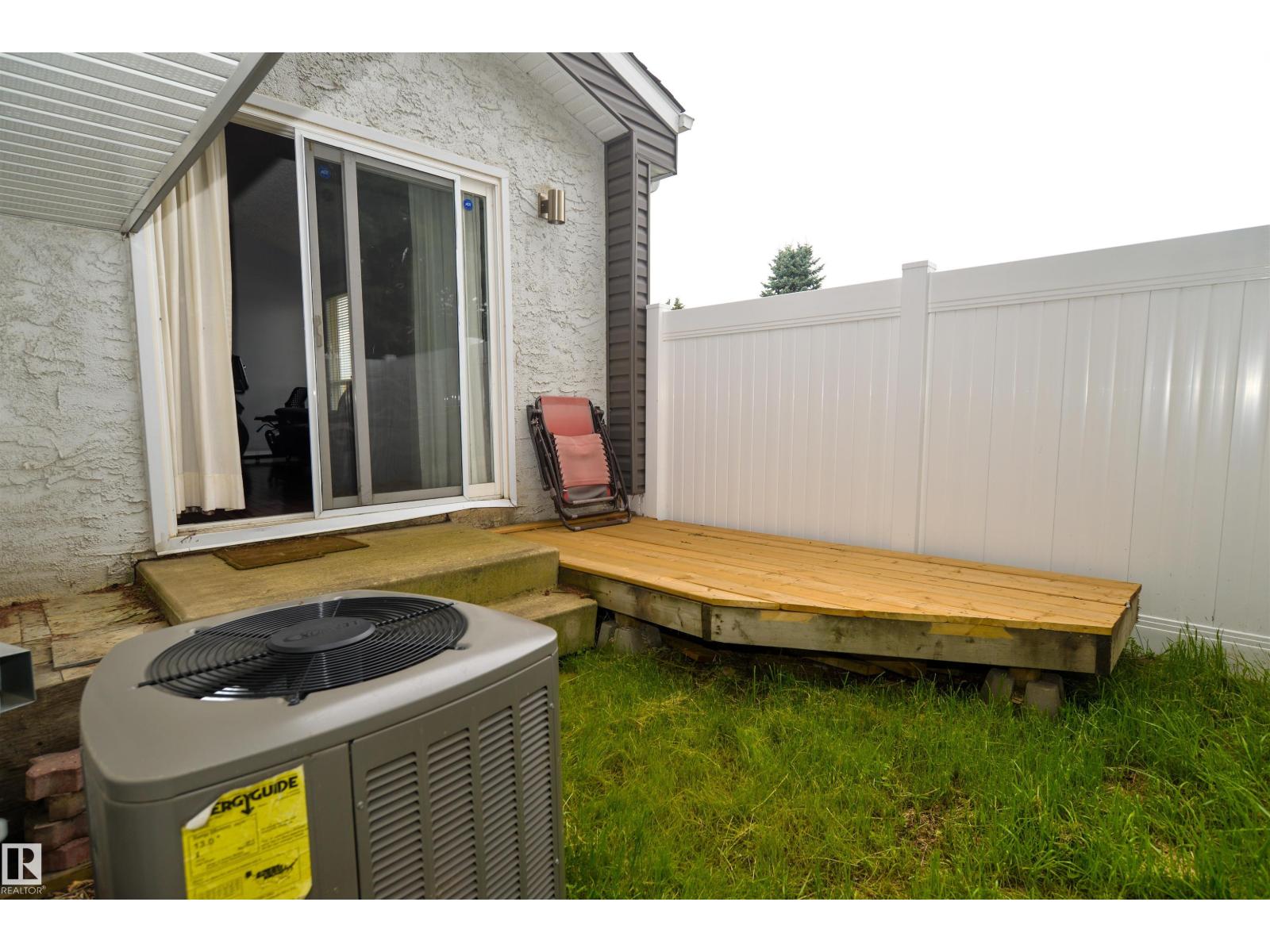 Photo 22 of 5658 19 A Av Nw, Edmonton AB