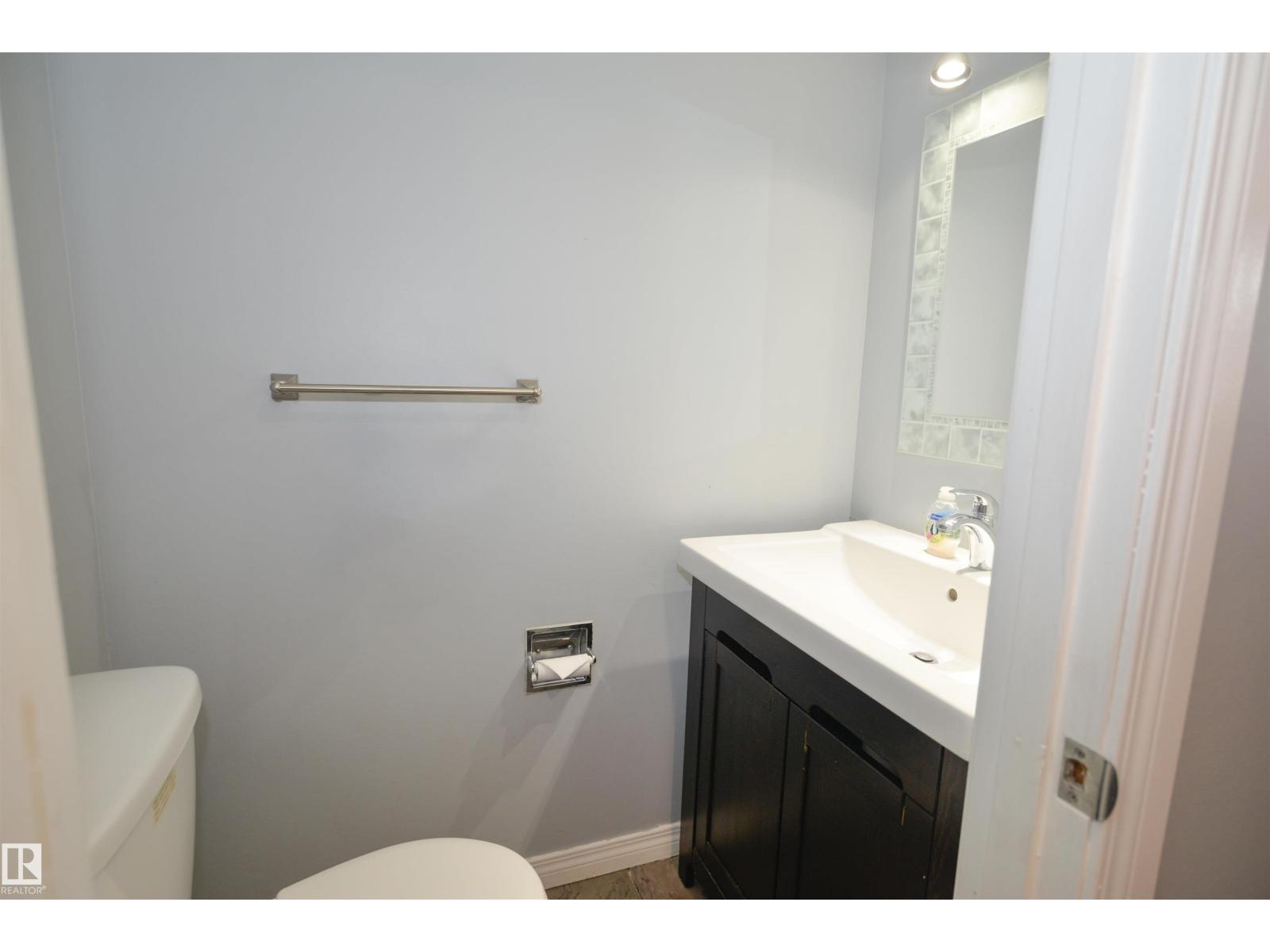 Photo 11 of 5658 19 A Av Nw, Edmonton AB