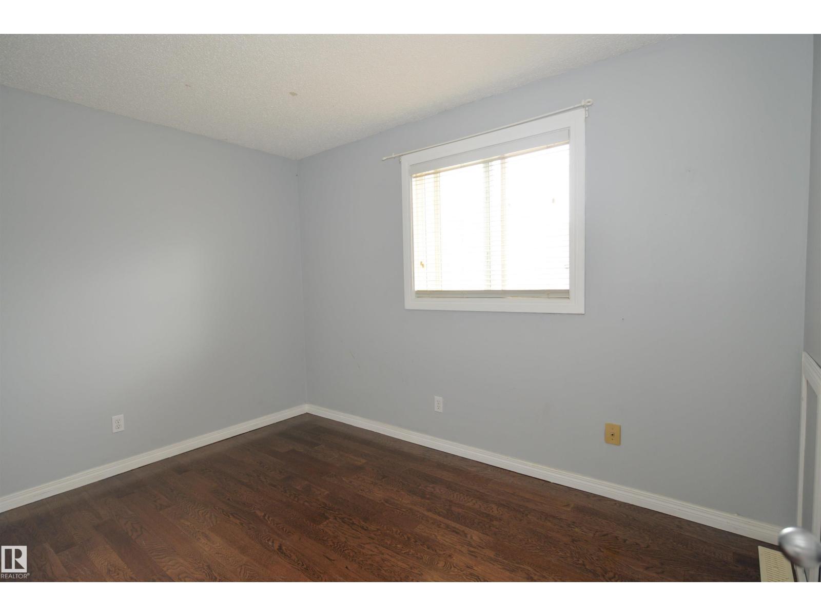 Photo 15 of 5658 19 A Av Nw, Edmonton AB