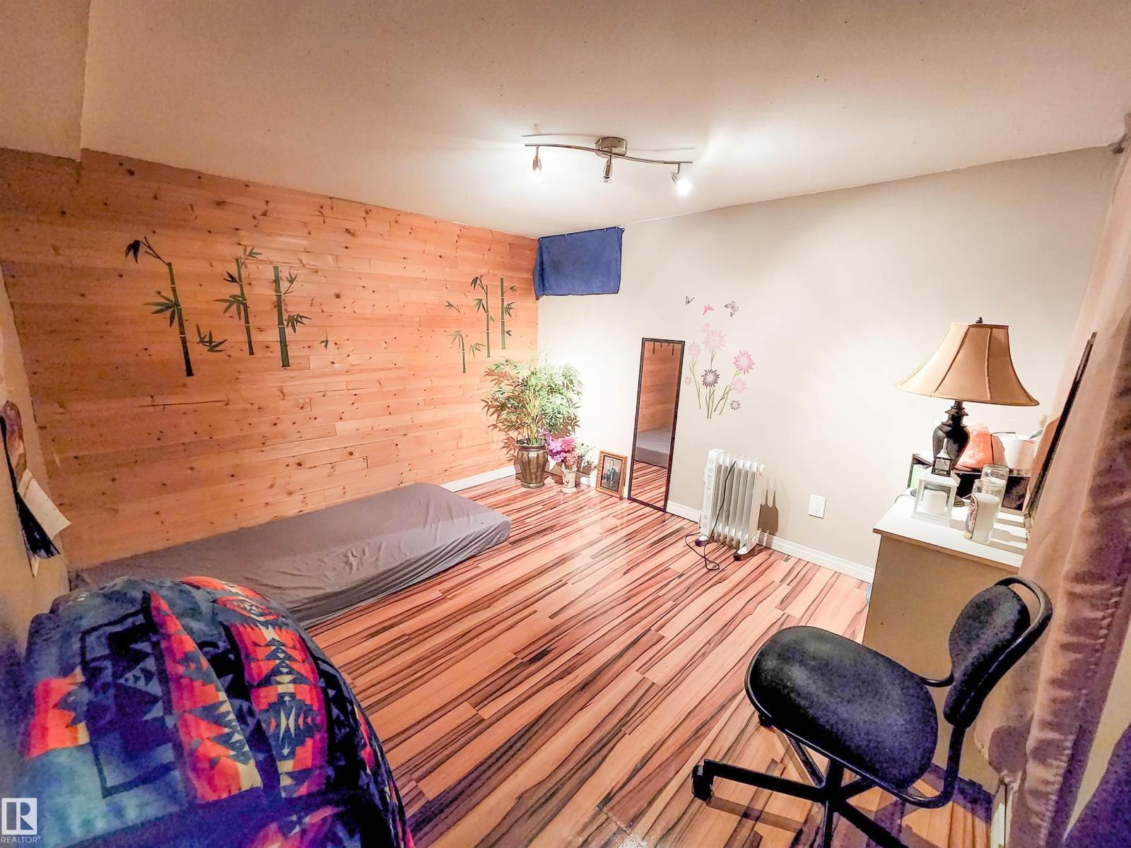 Photo 19 of 5658 19 A Av Nw, Edmonton AB