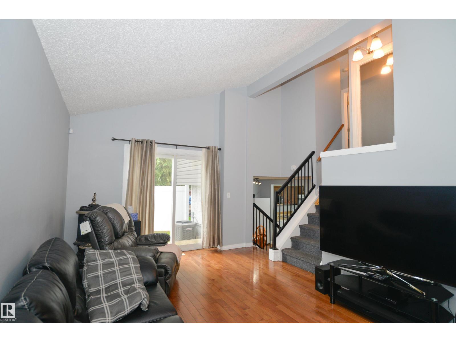 Photo 5 of 5658 19 A Av Nw, Edmonton AB