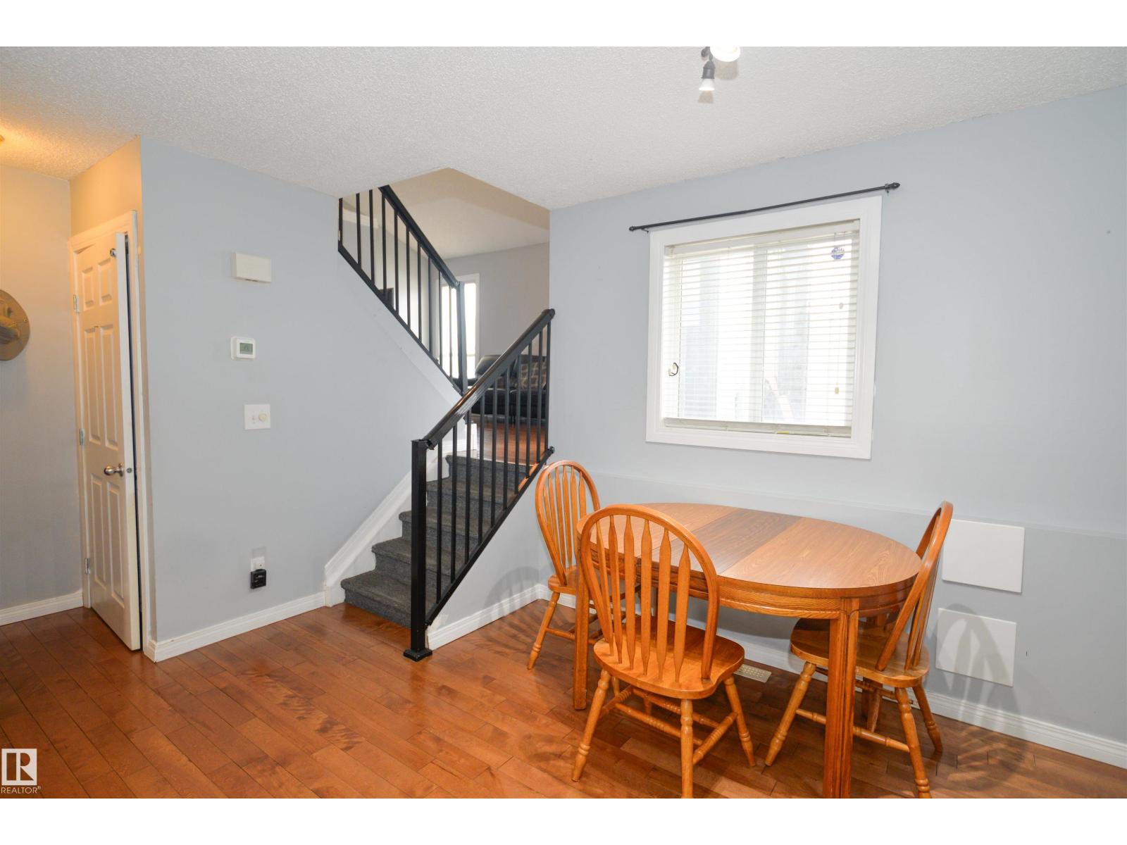 Photo 10 of 5658 19 A Av Nw, Edmonton AB